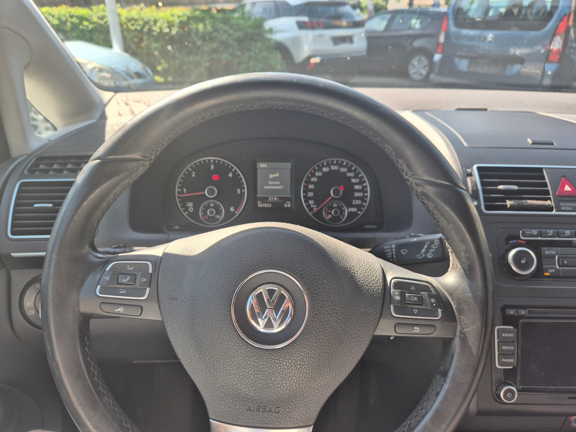 VW Touran 2.0 TDI Comfortline-image-12
