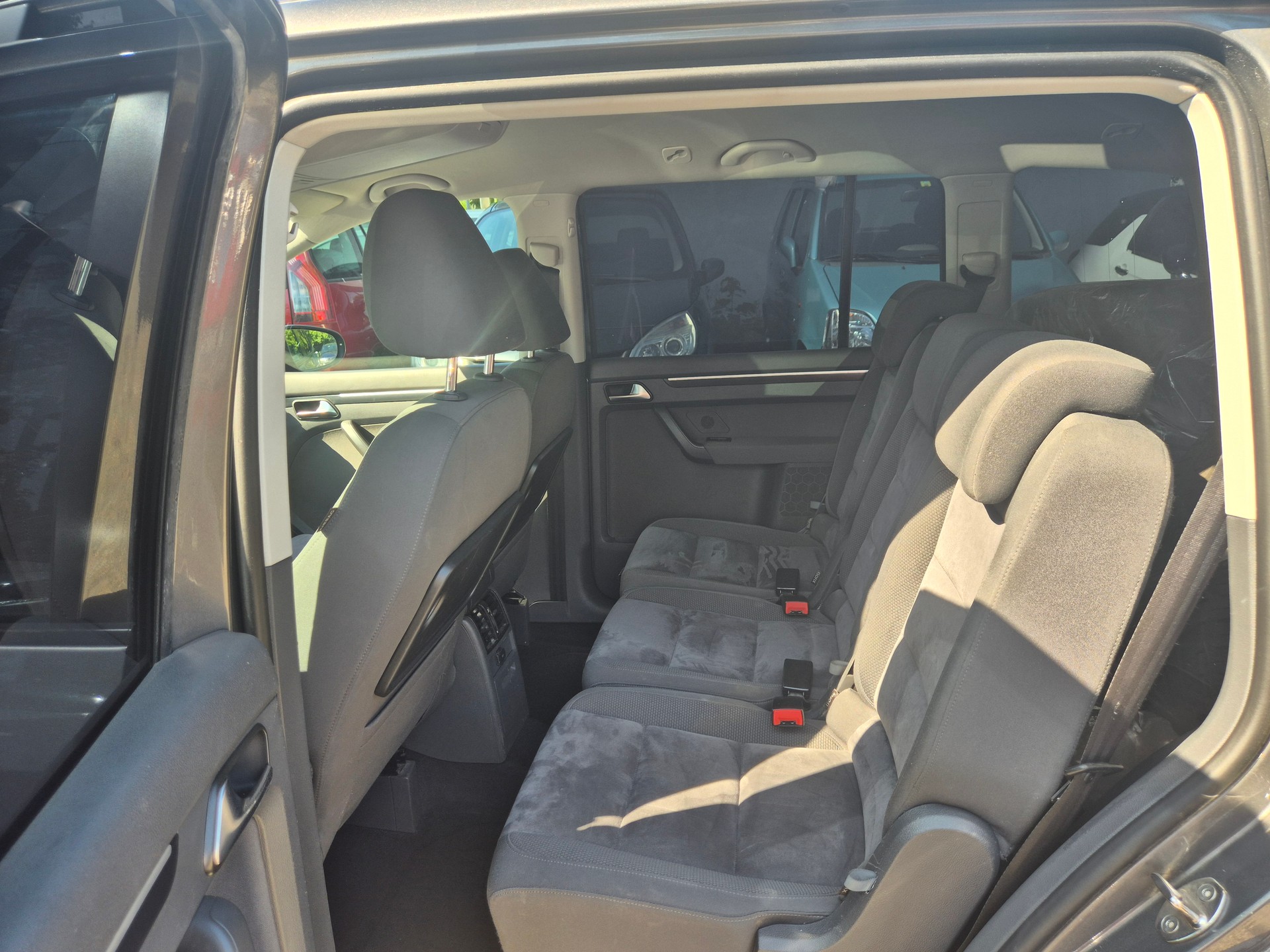 VW Touran 2.0 TDI Comfortline-image-8