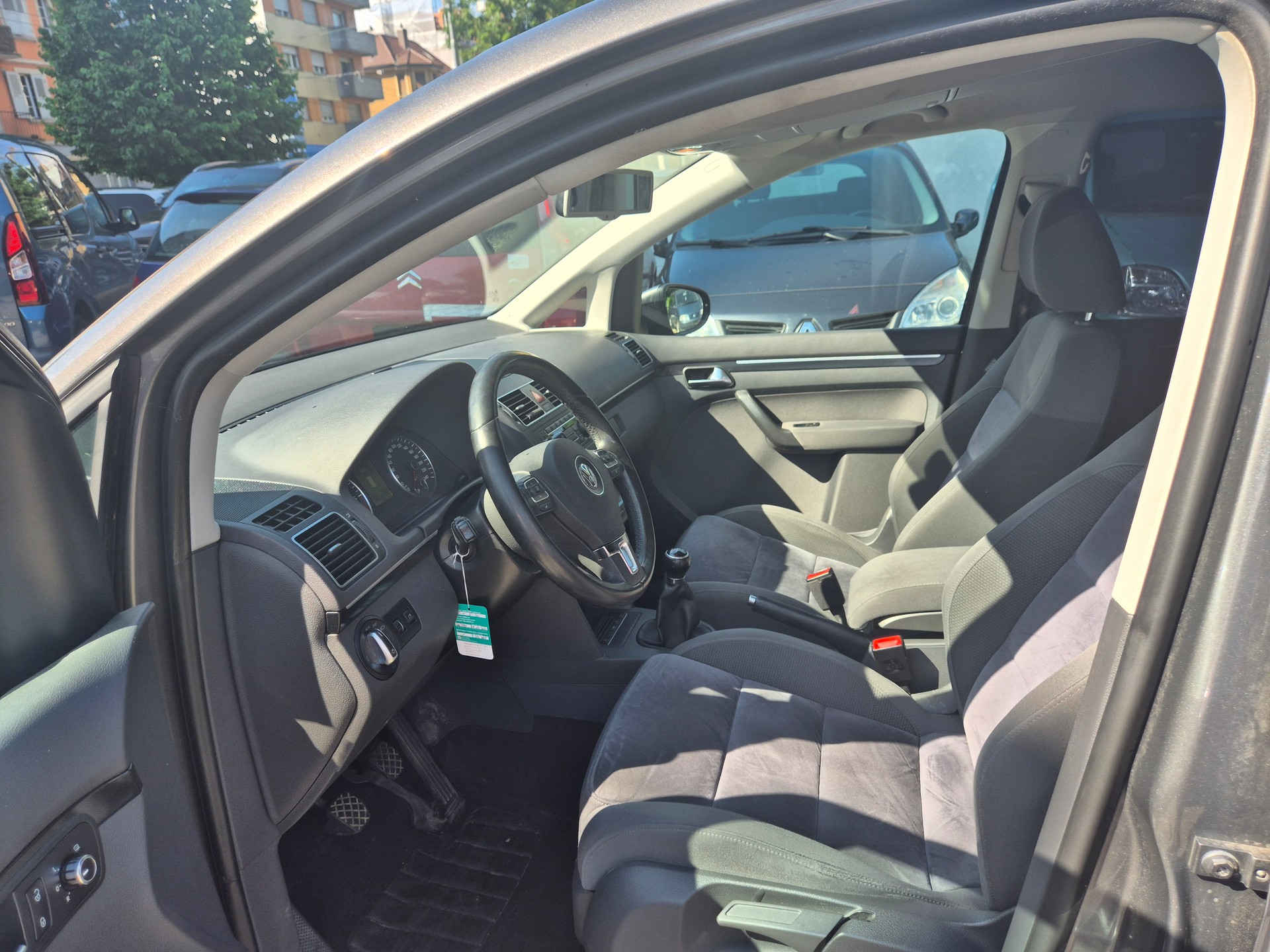 VW Touran 2.0 TDI Comfortline-image-6
