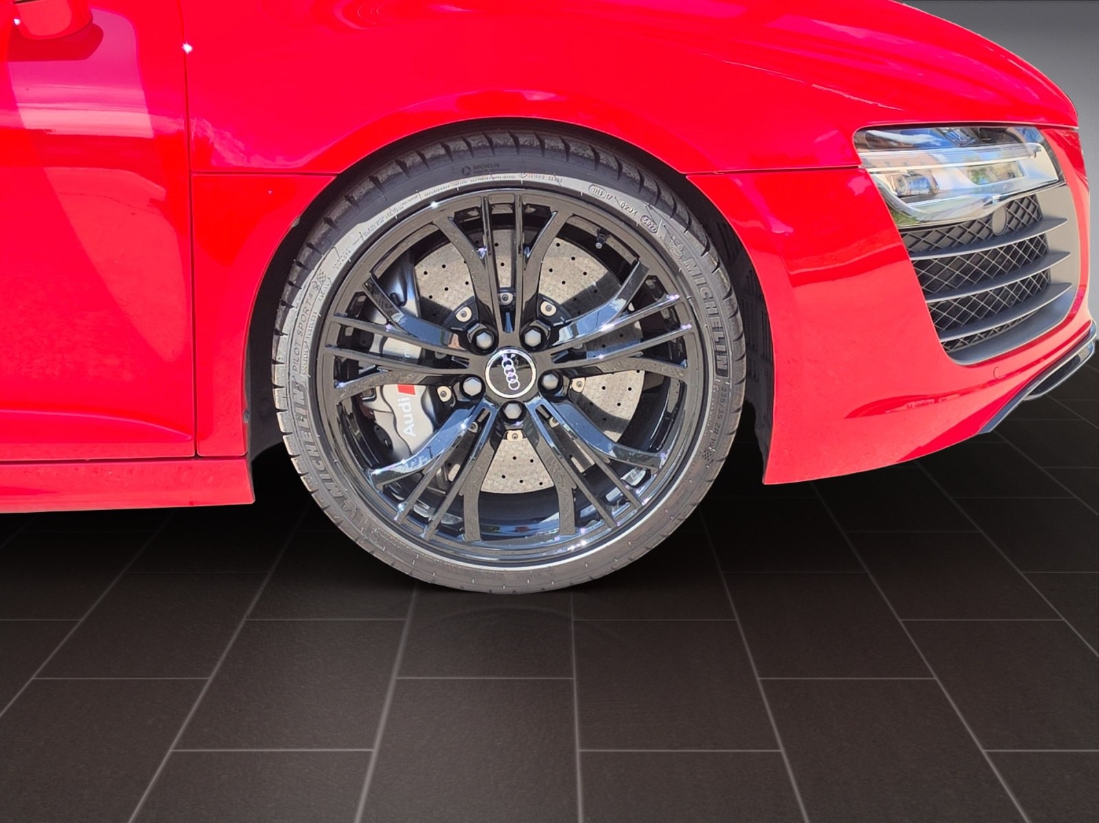 AUDI R8 Coupé 5.2 FSI V10 plus quattro S-Tr-image-8