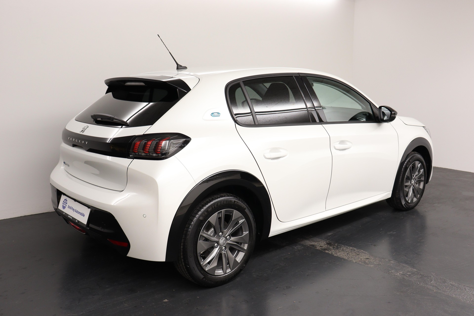 PEUGEOT 208 e-Allure - 100% Electric-image-18