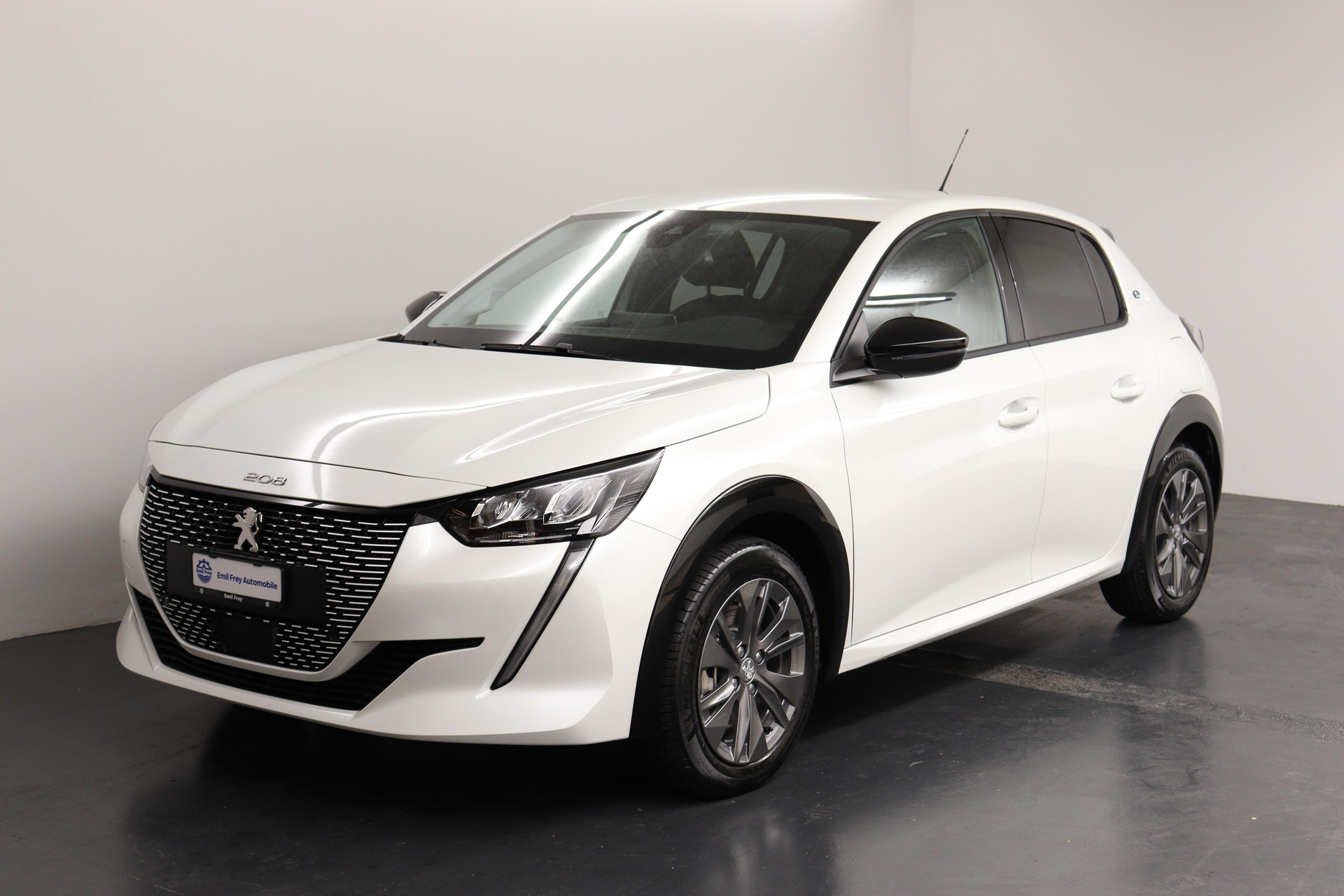 PEUGEOT 208 e-Allure - 100% Electric-showroom-element-1