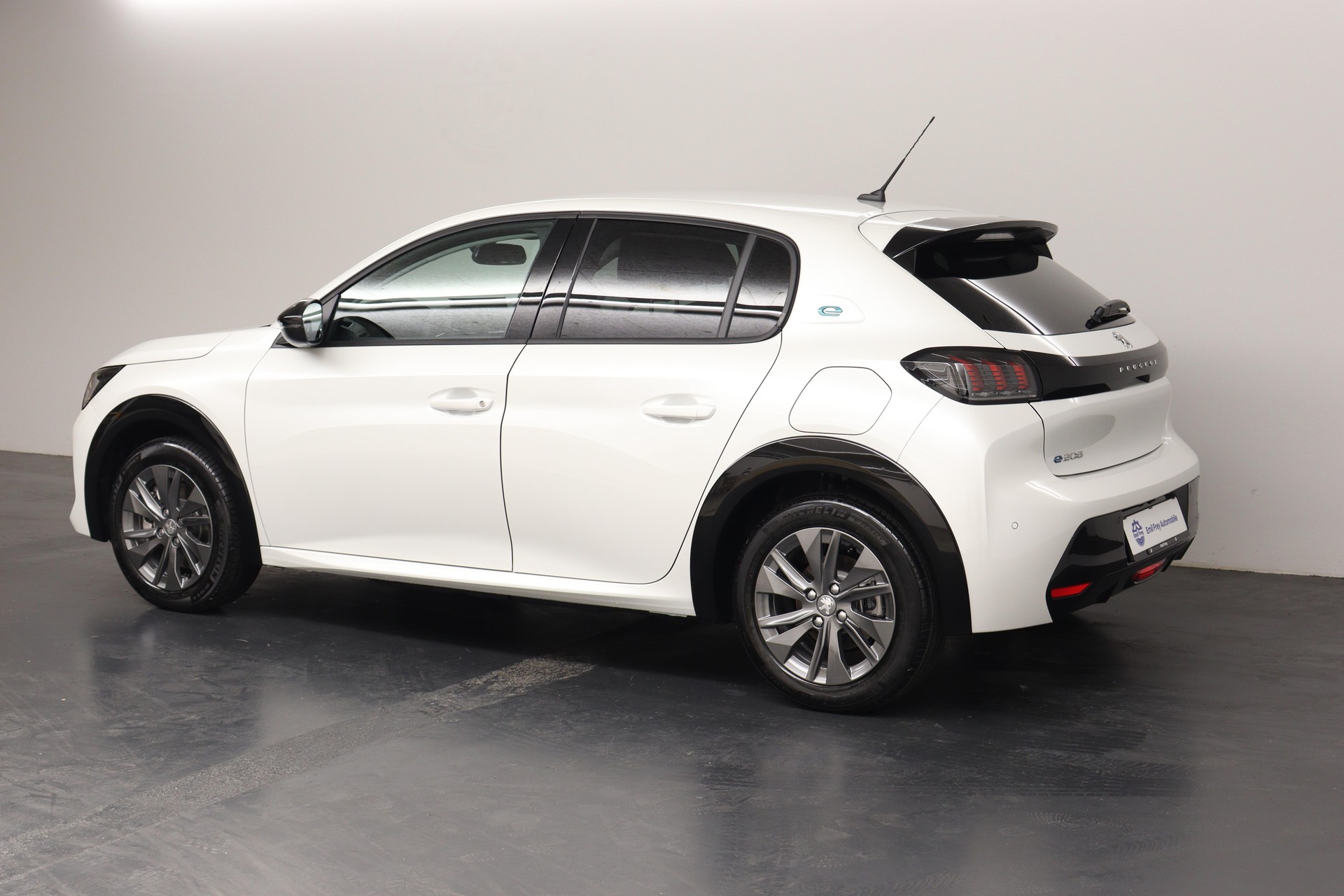 PEUGEOT 208 e-Allure - 100% Electric-image-4