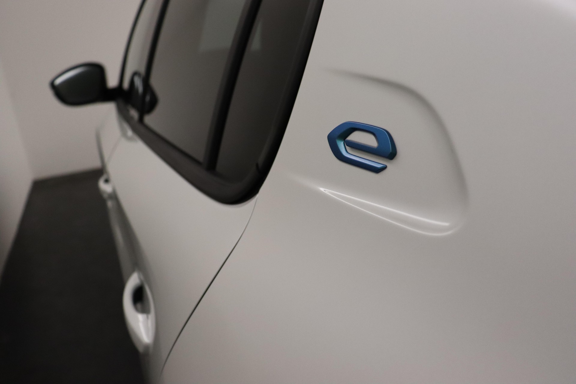 PEUGEOT 208 e-Allure - 100% Electric-image-15