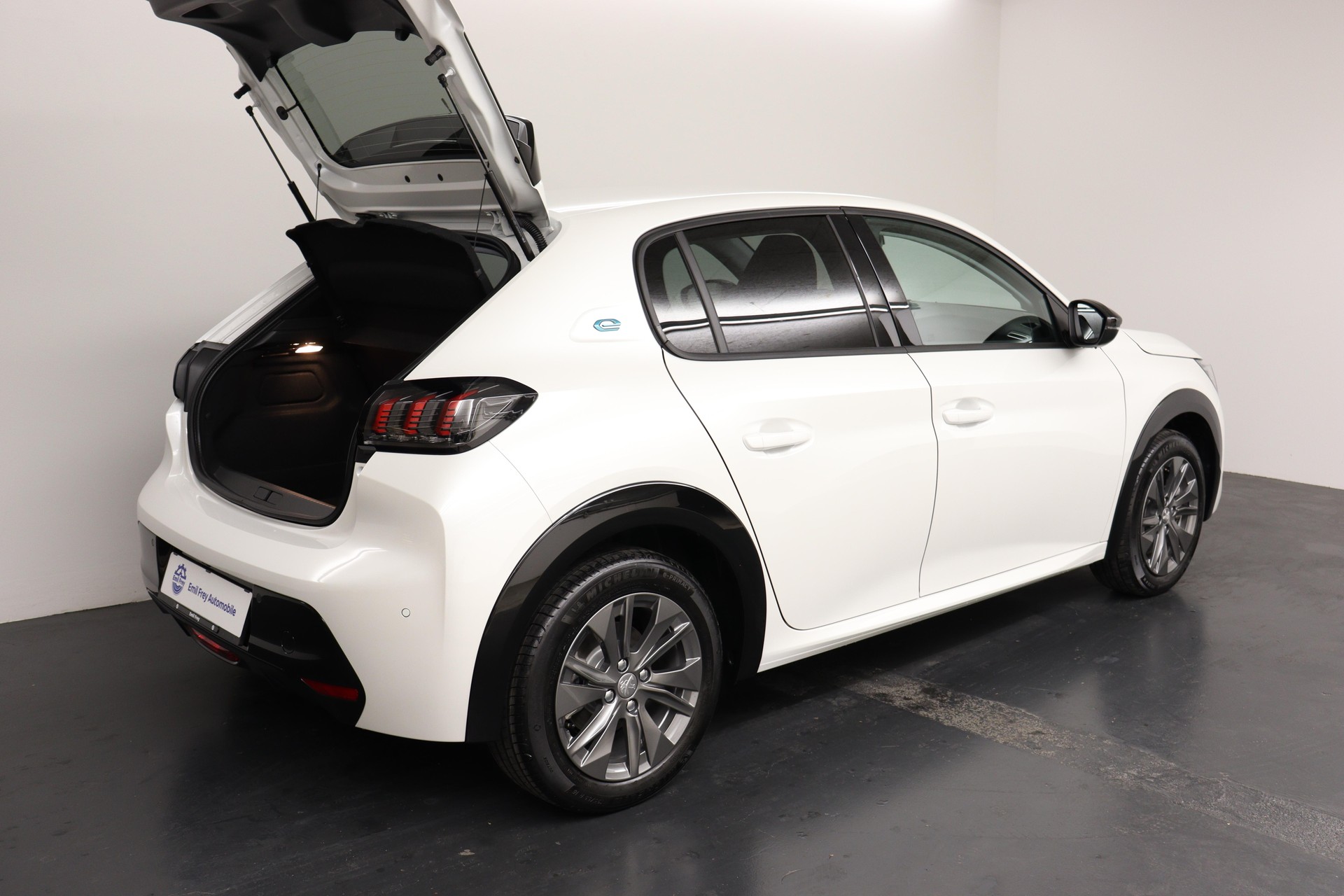 PEUGEOT 208 e-Allure - 100% Electric-image-17