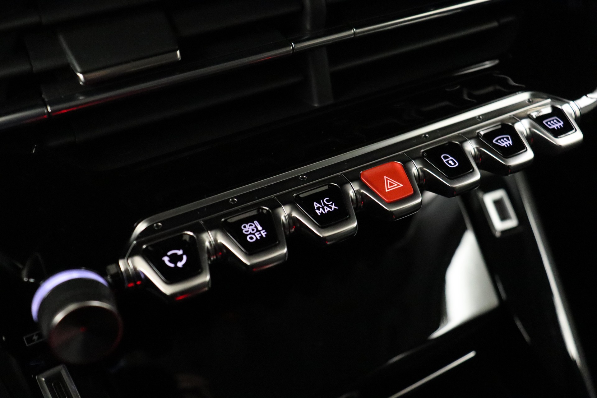 PEUGEOT 208 e-Allure - 100% Electric-image-13