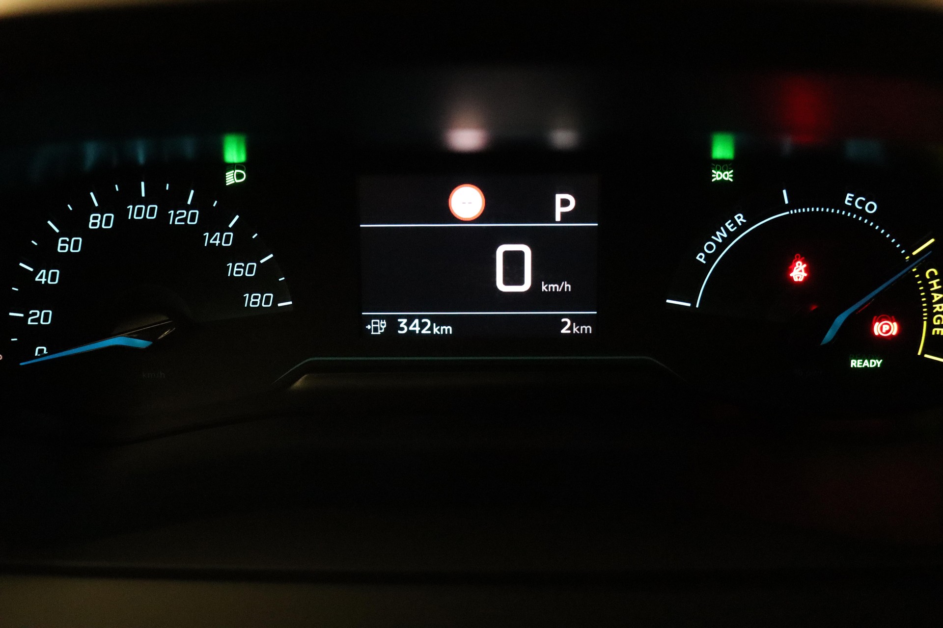 PEUGEOT 208 e-Allure - 100% Electric-image-9