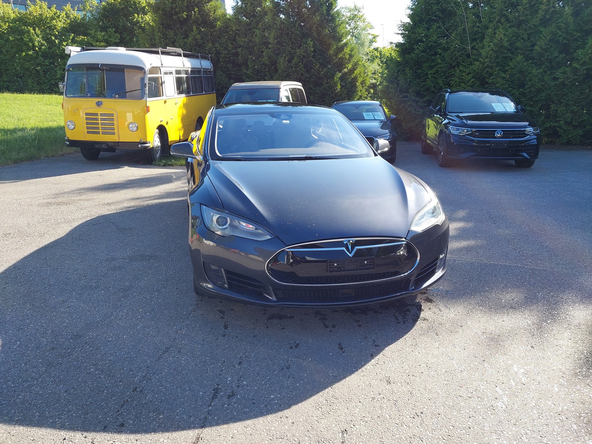TESLA Model S 85 D-image-1
