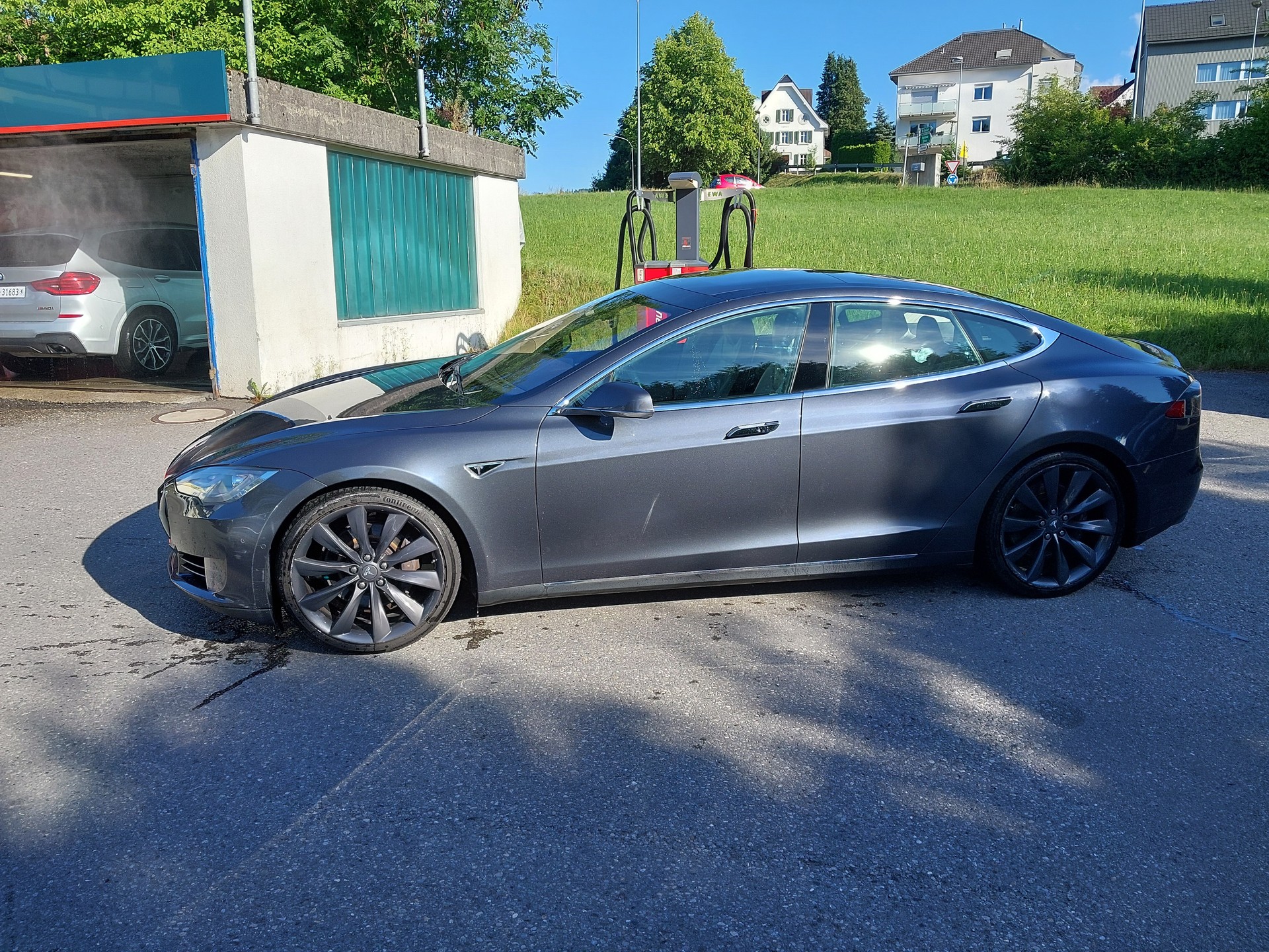 TESLA Model S 85 D-image-3
