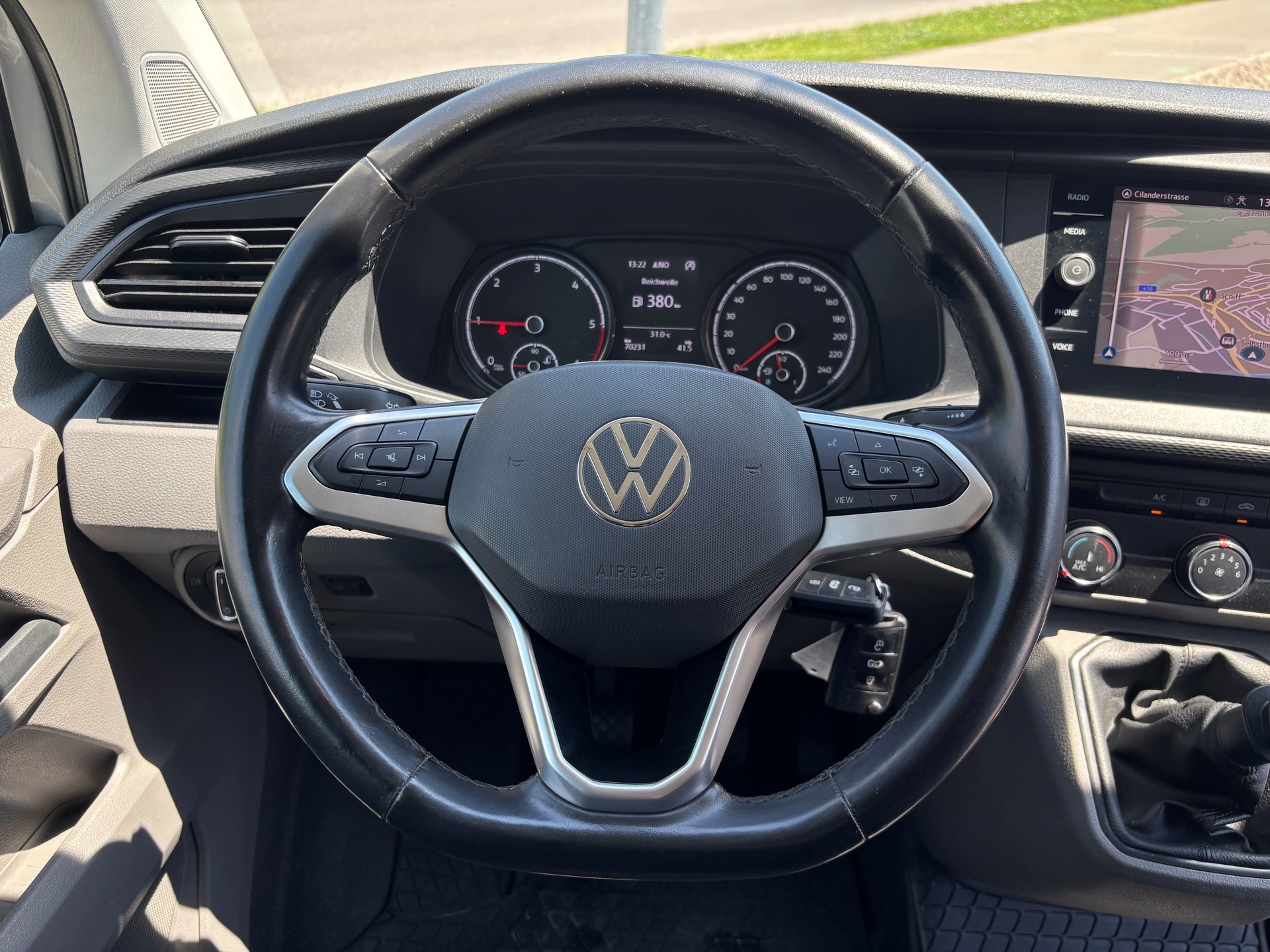 VW T6.1 2.0 TDI Transporter 110 Entry-image-7