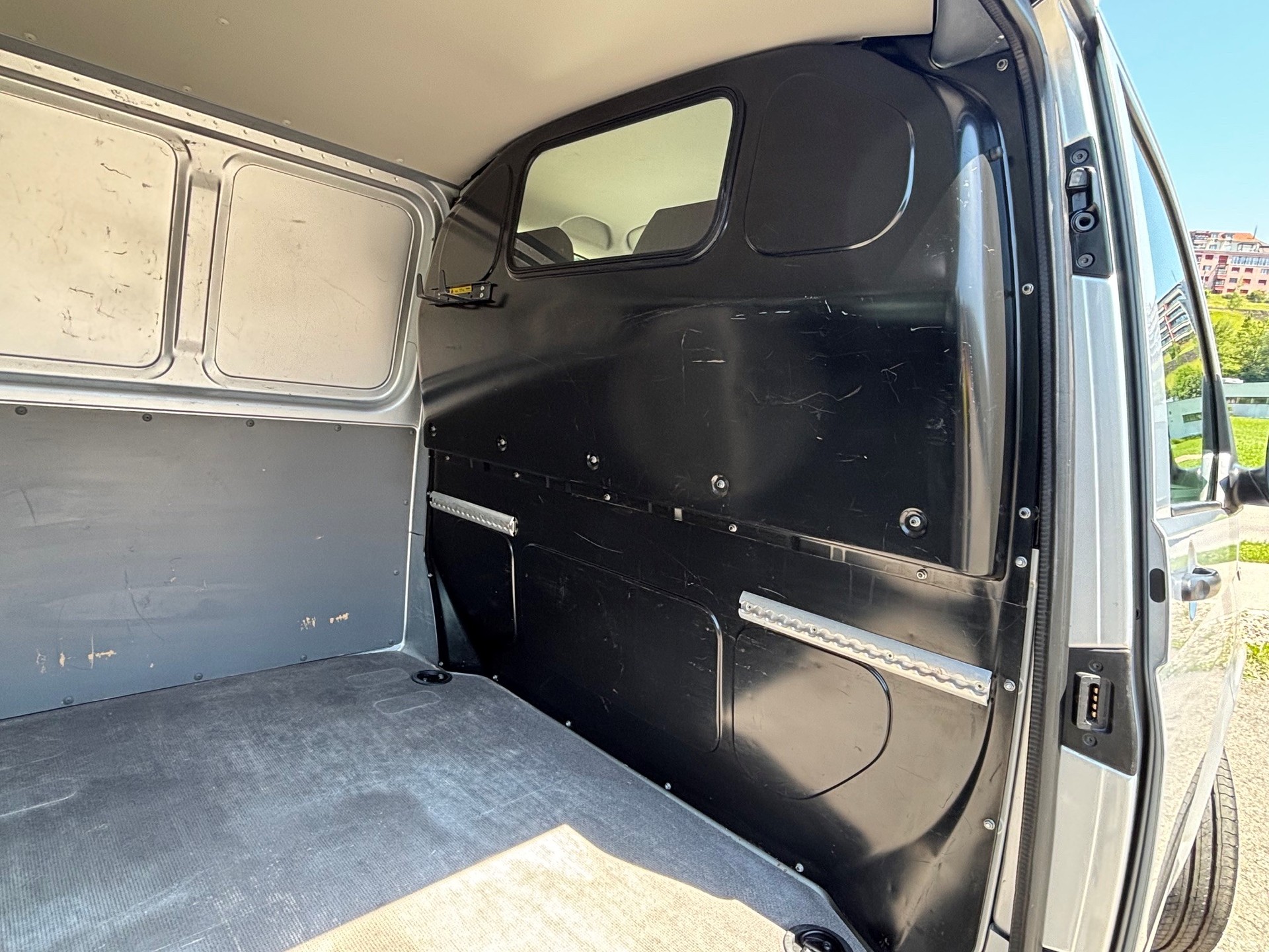 VW T6.1 2.0 TDI Transporter 110 Entry-image-12