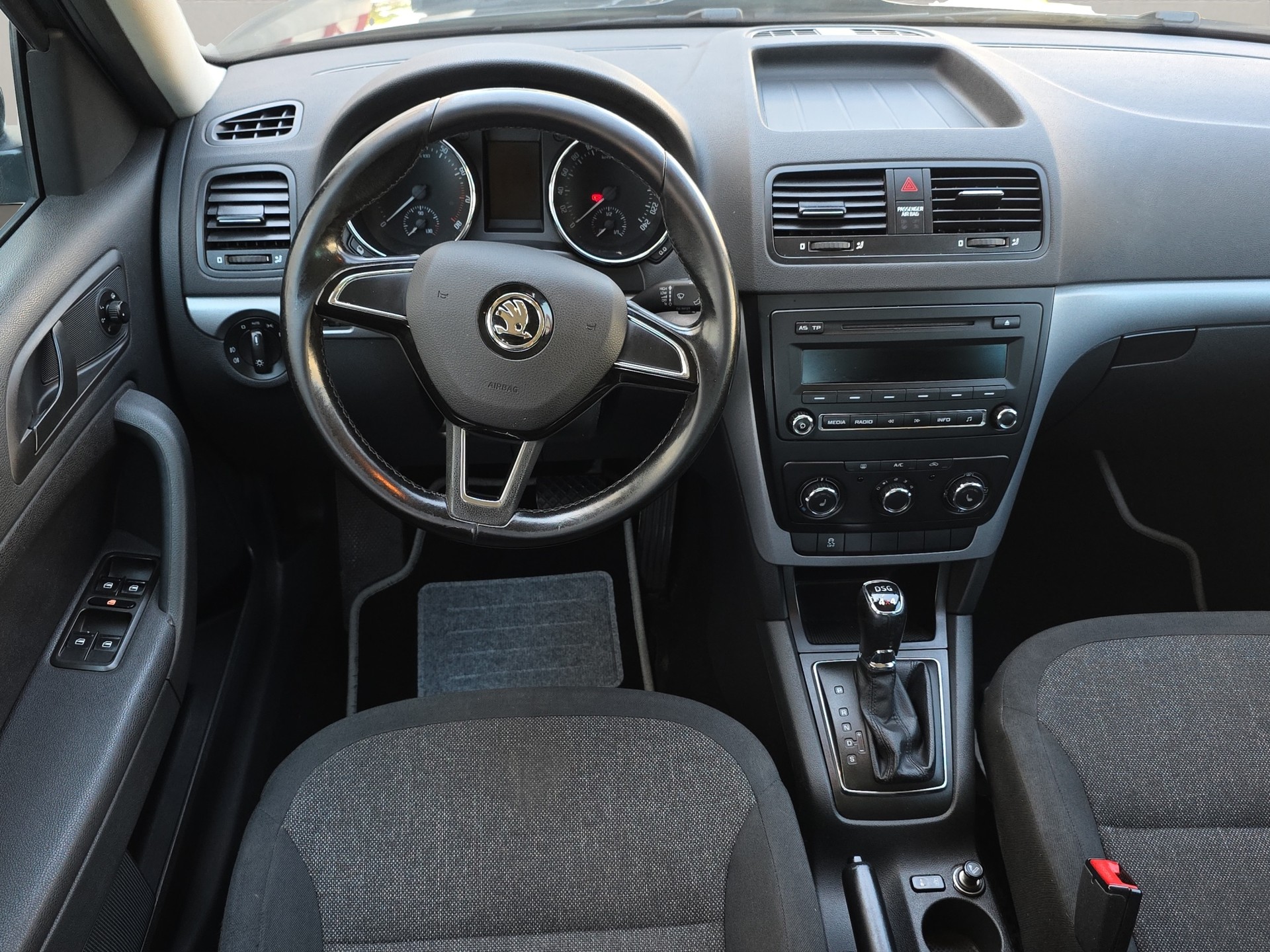SKODA Yeti 1.8 TSI Active 4x4 DSG-image-10