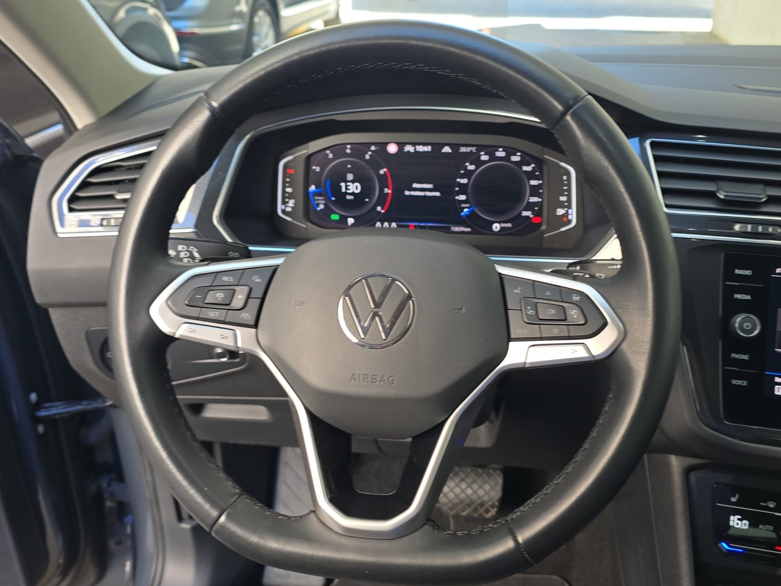 VW Tiguan 2.0TSI Life 4Motion DSG-image-5
