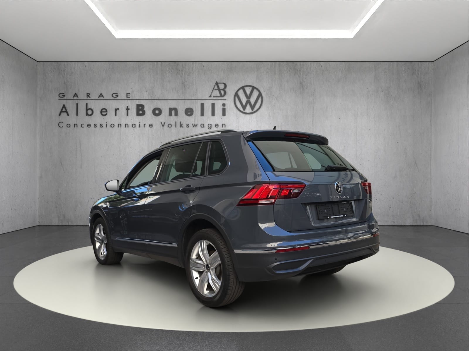 VW Tiguan 2.0TSI Life 4Motion DSG-showroom-element-1
