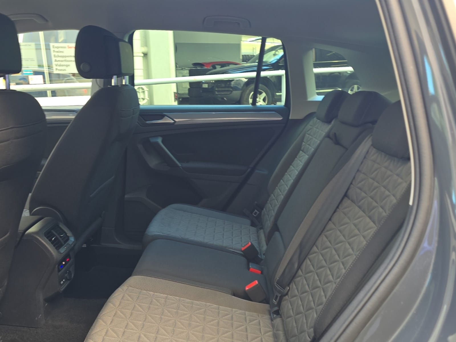 VW Tiguan 2.0TSI Life 4Motion DSG-image-6