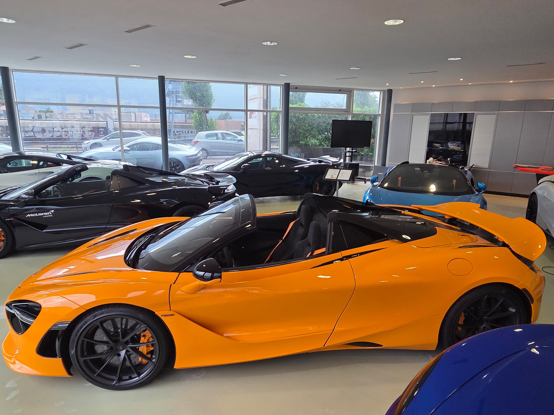 McLAREN 750s Spider 60th Anniversary 1/60-image-1