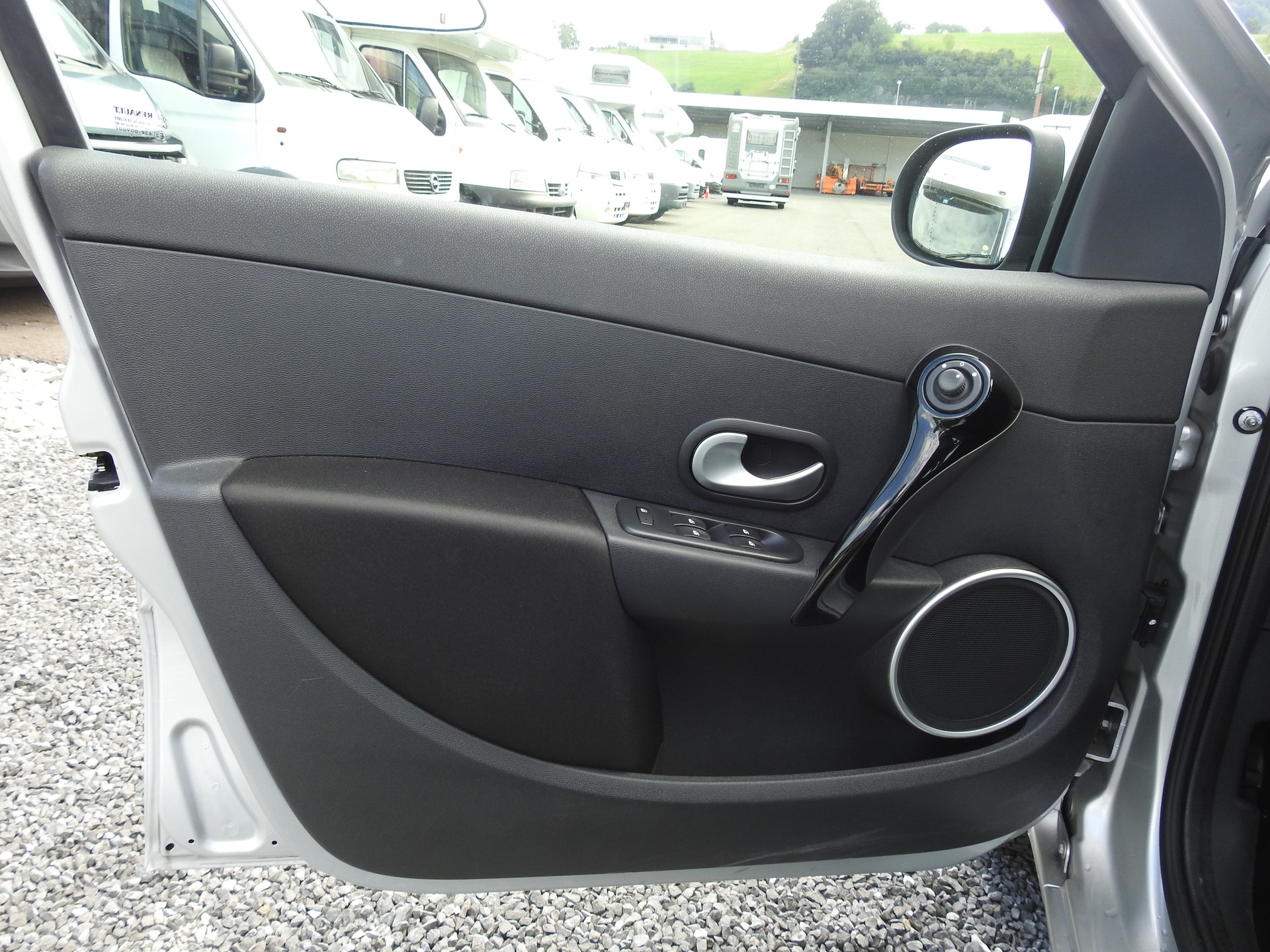 RENAULT Clio 1.6 16V Night&Day Automatic-image-10