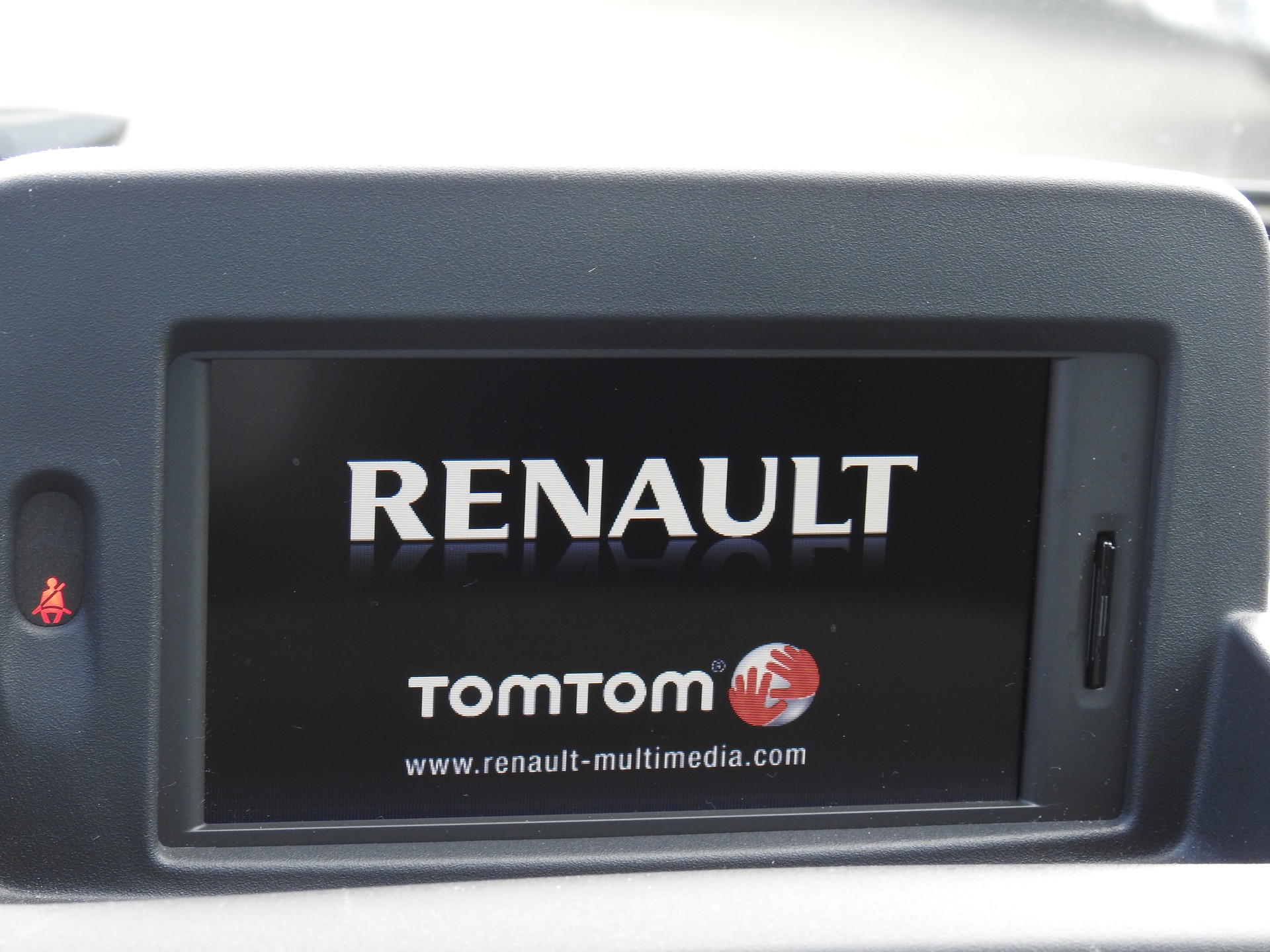 RENAULT Clio 1.6 16V Night&Day Automatic-image-21