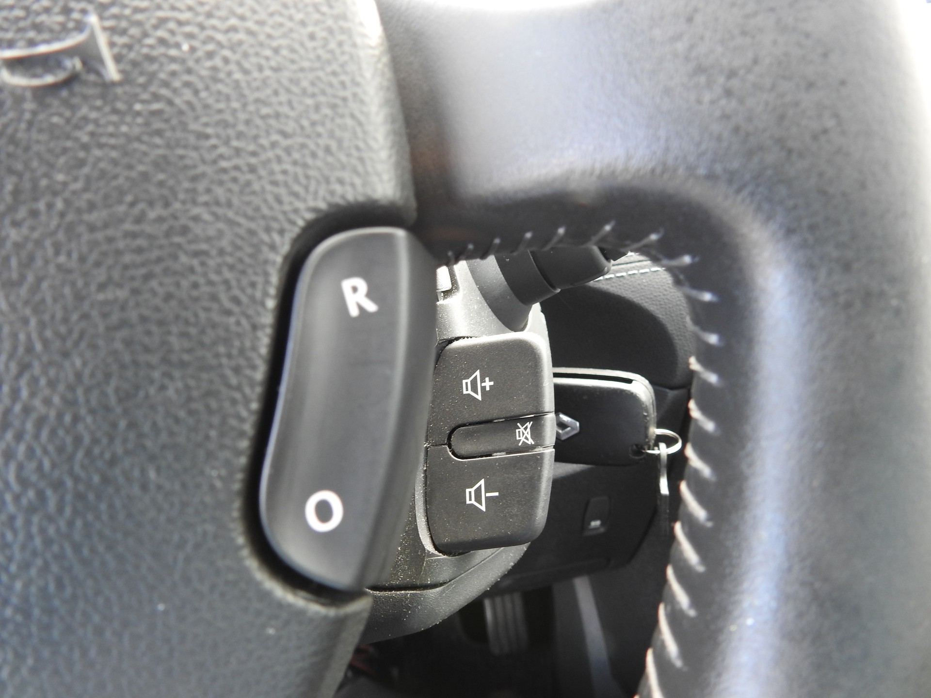 RENAULT Clio 1.6 16V Night&Day Automatic-image-23