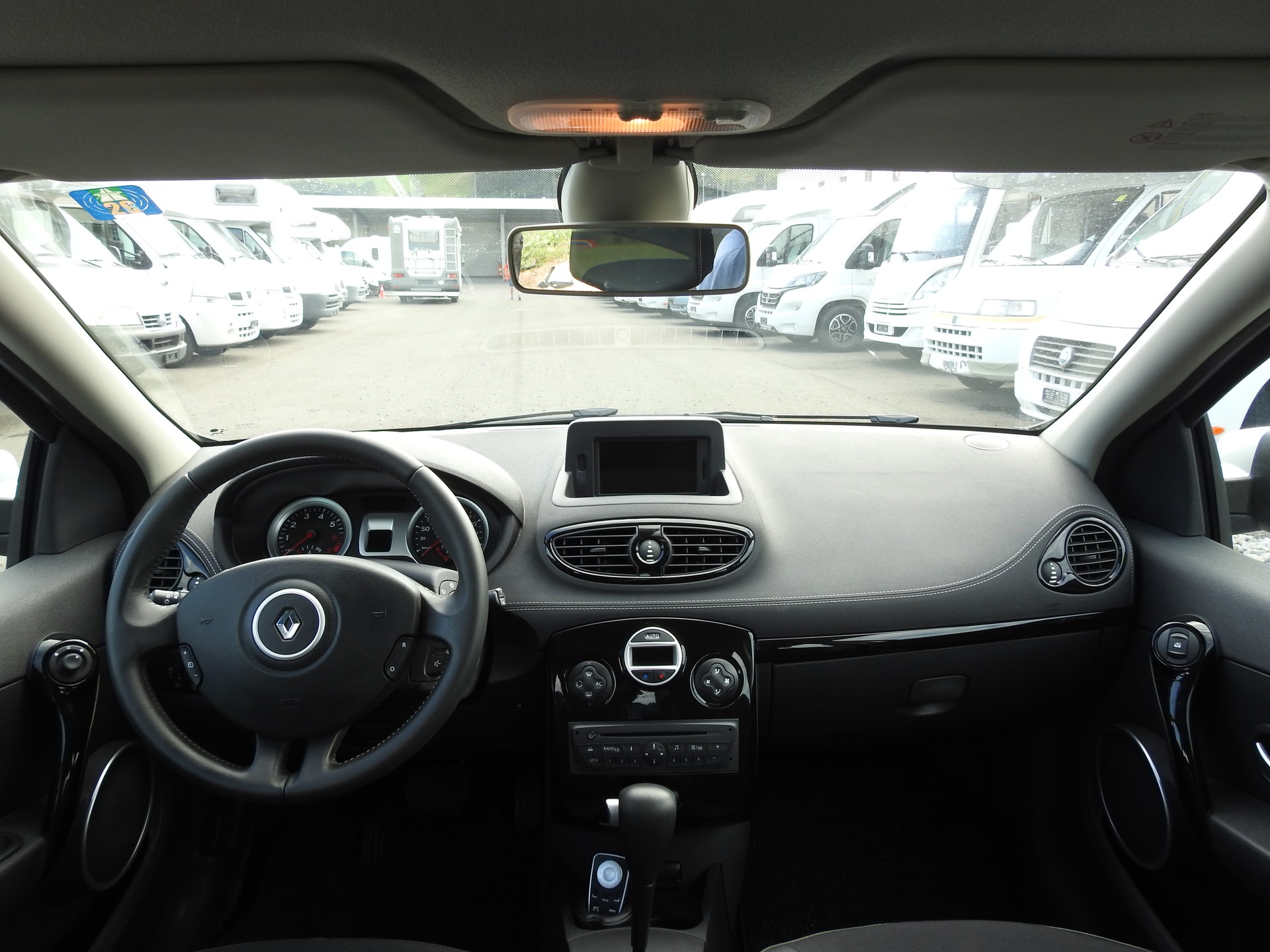 RENAULT Clio 1.6 16V Night&Day Automatic-image-15