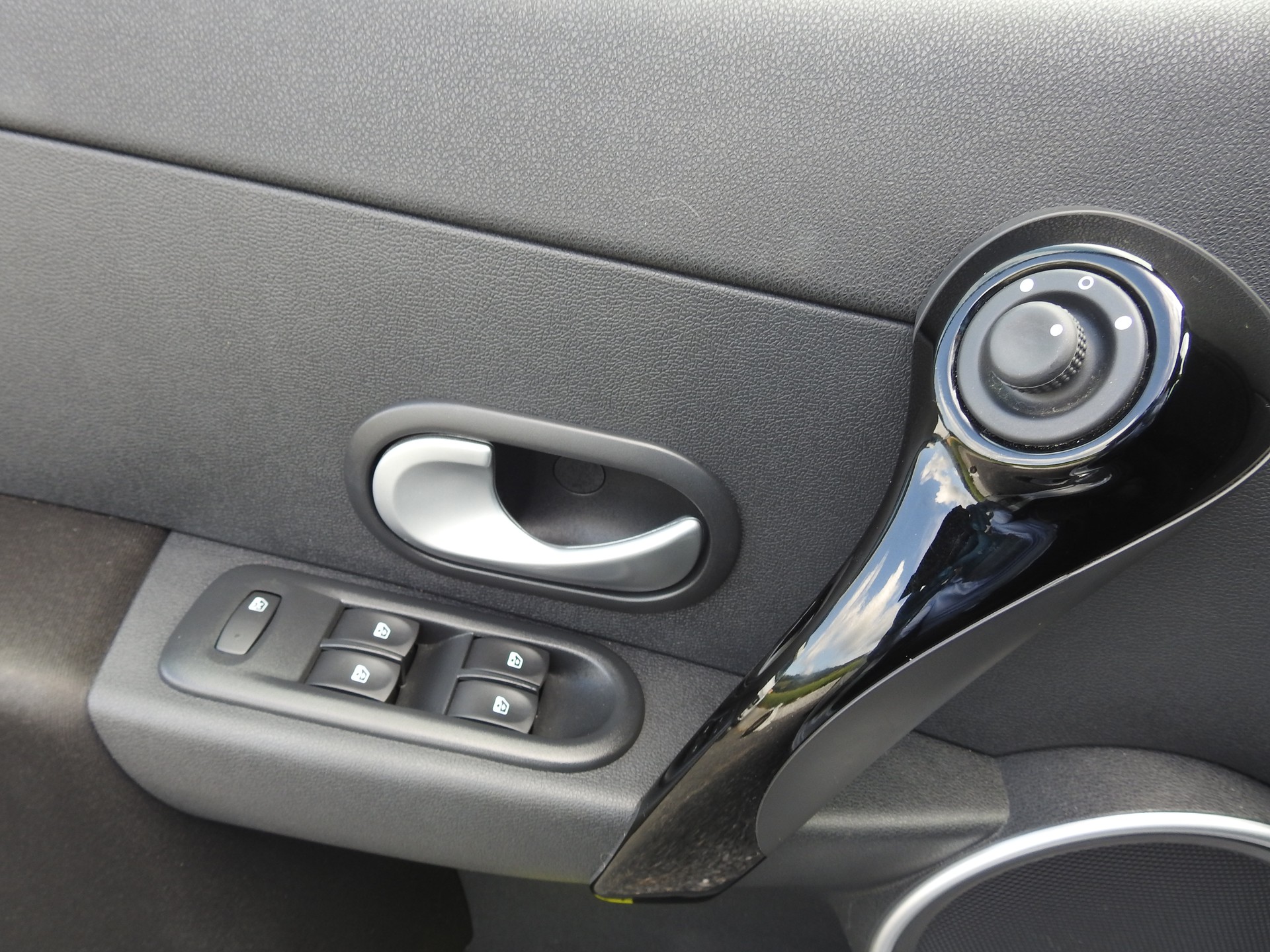 RENAULT Clio 1.6 16V Night&Day Automatic-image-20
