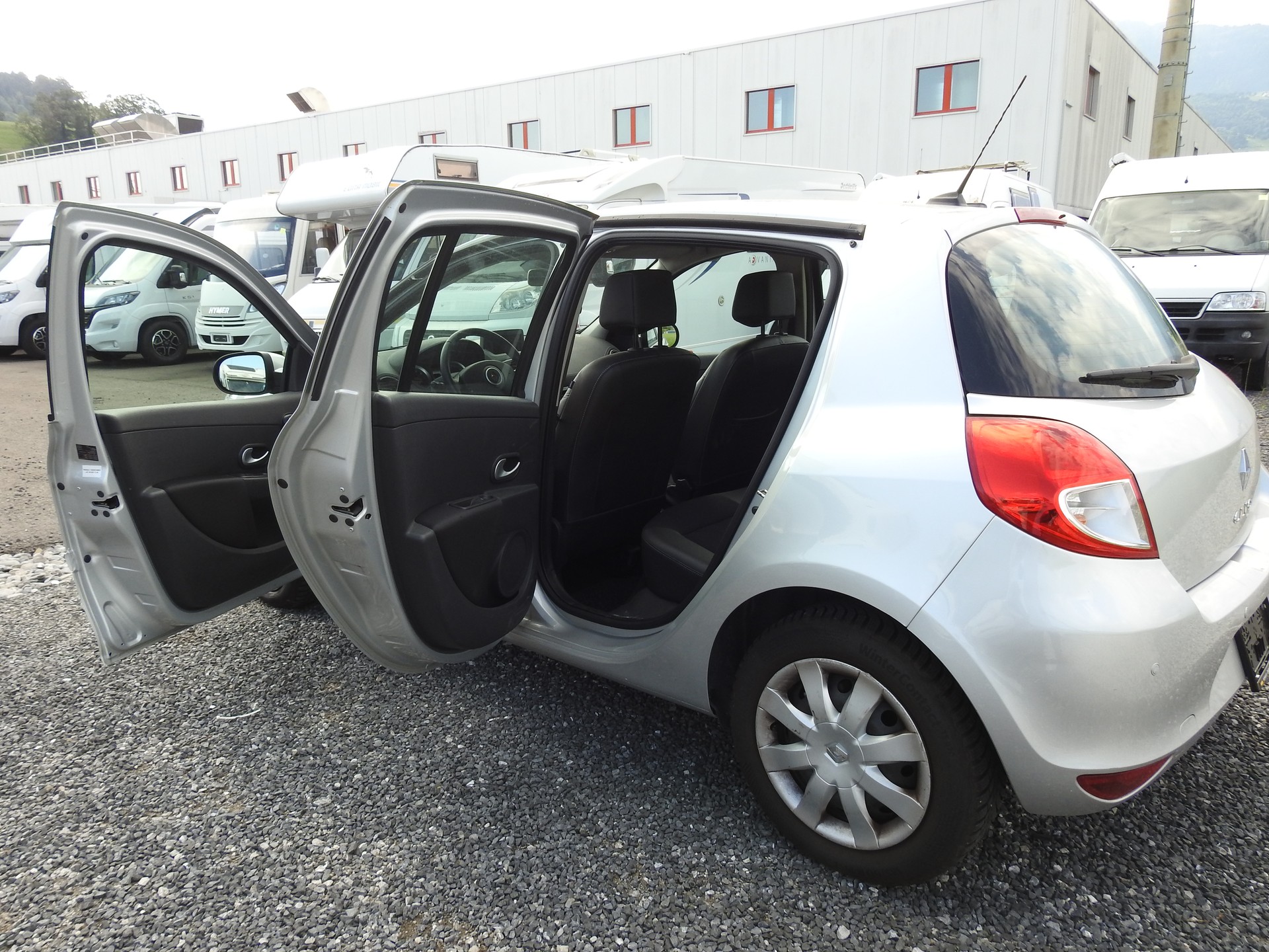 RENAULT Clio 1.6 16V Night&Day Automatic-image-14