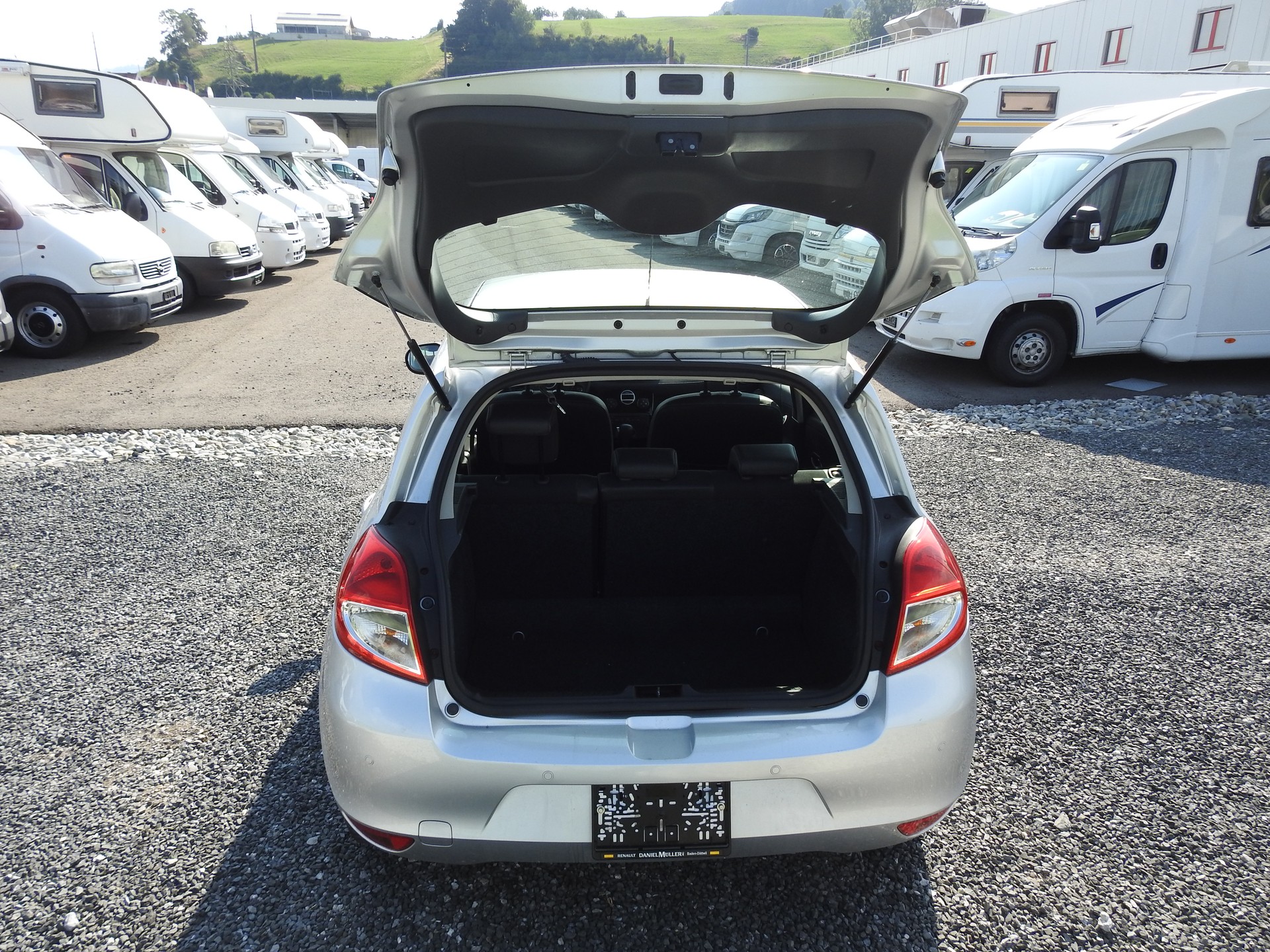 RENAULT Clio 1.6 16V Night&Day Automatic-image-9