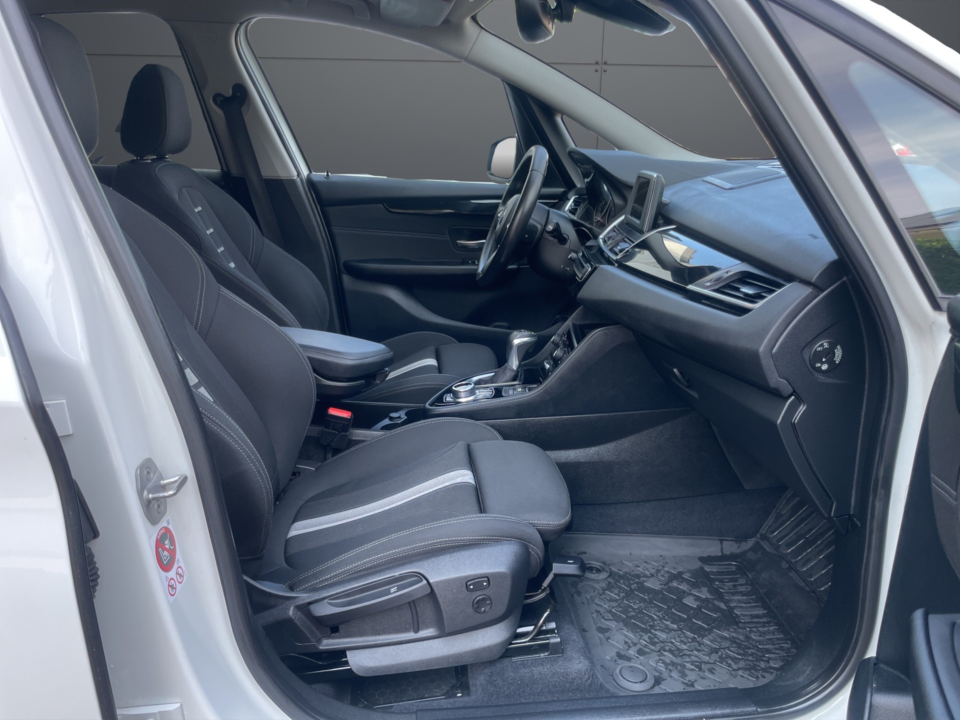 BMW 218d xDrive Gran Tourer Steptronic-image-7