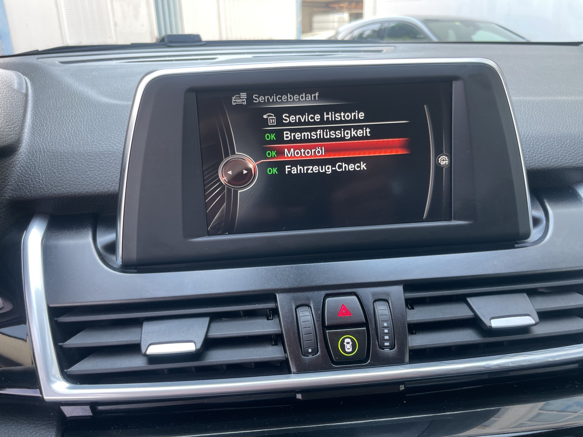 BMW 218d xDrive Gran Tourer Steptronic-image-12