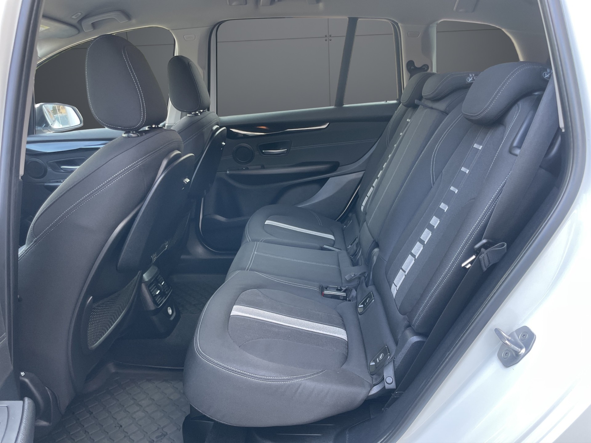 BMW 218d xDrive Gran Tourer Steptronic-image-8