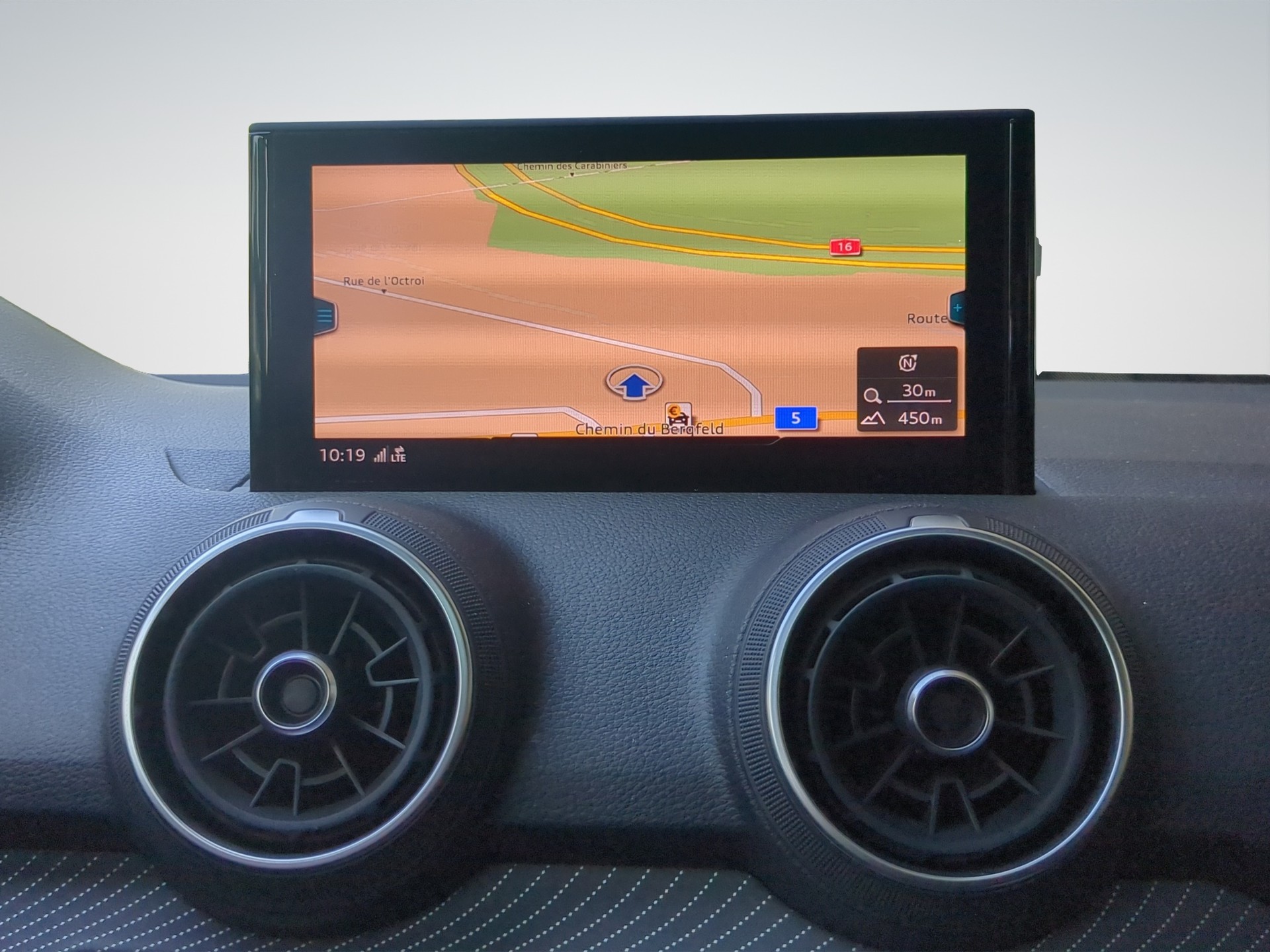 AUDI SQ2 TFSI quattro S-tronic-image-12