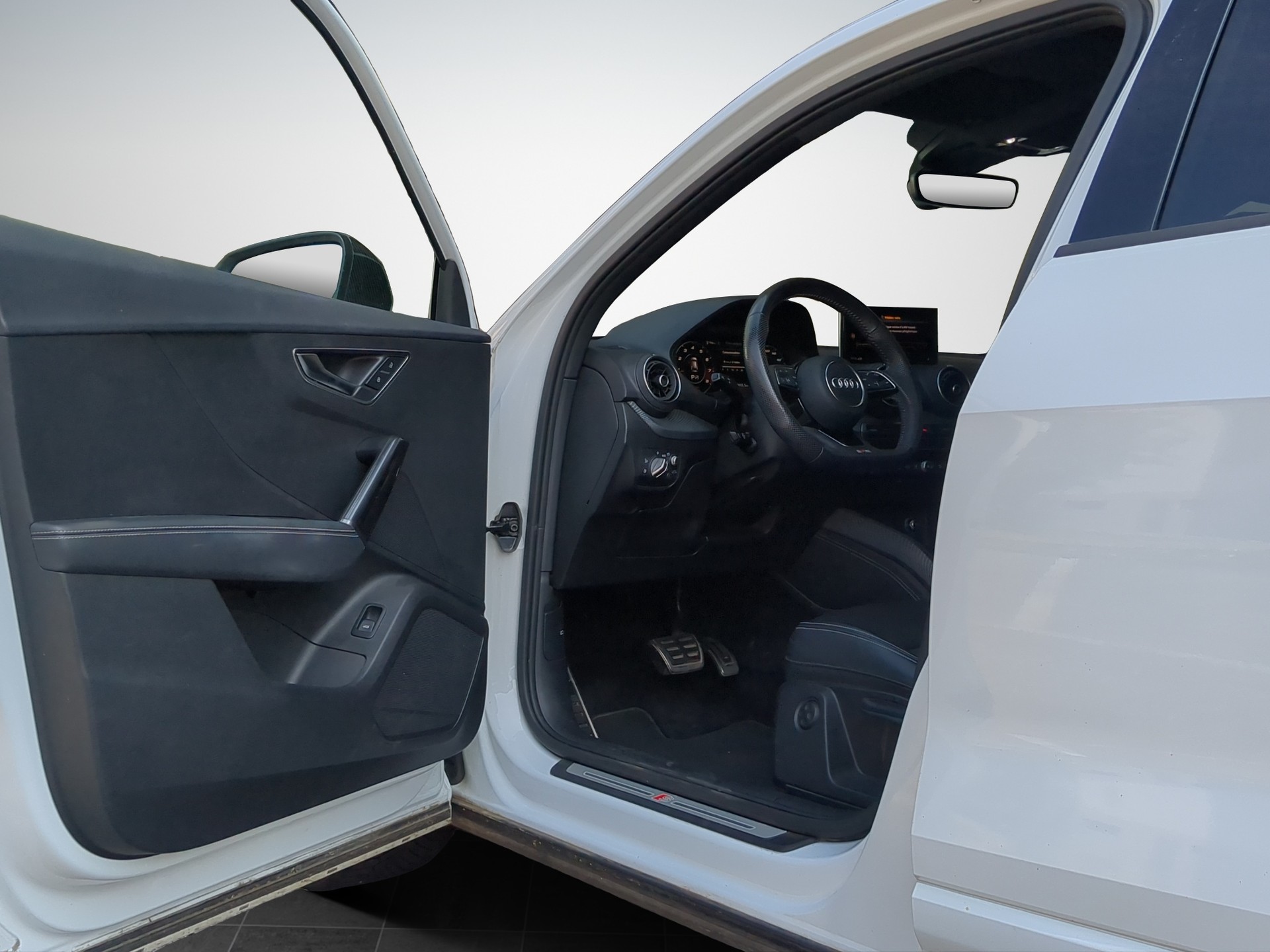 AUDI SQ2 TFSI quattro S-tronic-image-3