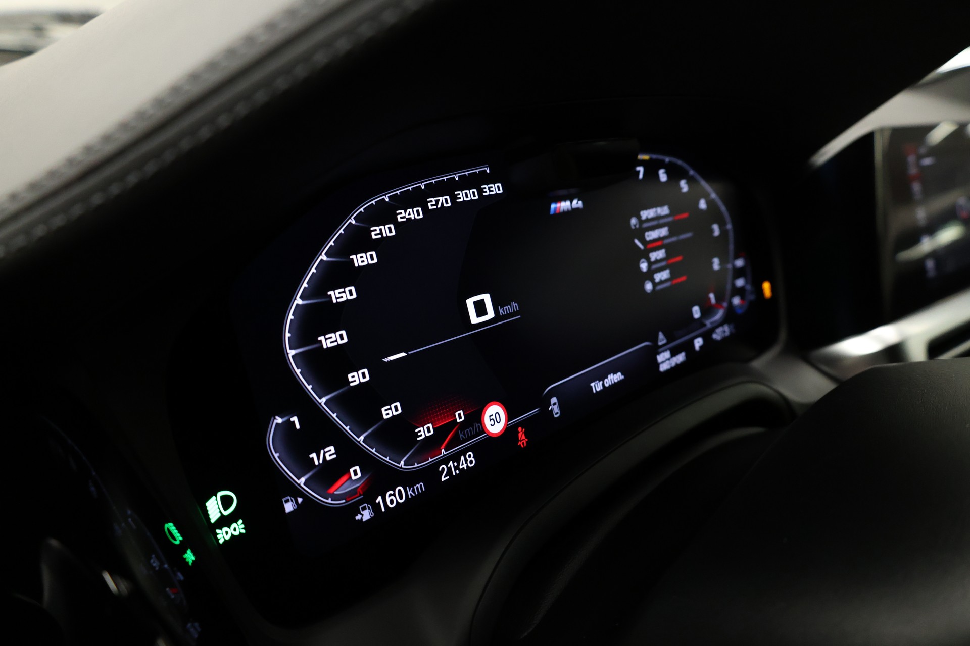BMW M4 Competition xDrive Coupé-image-30
