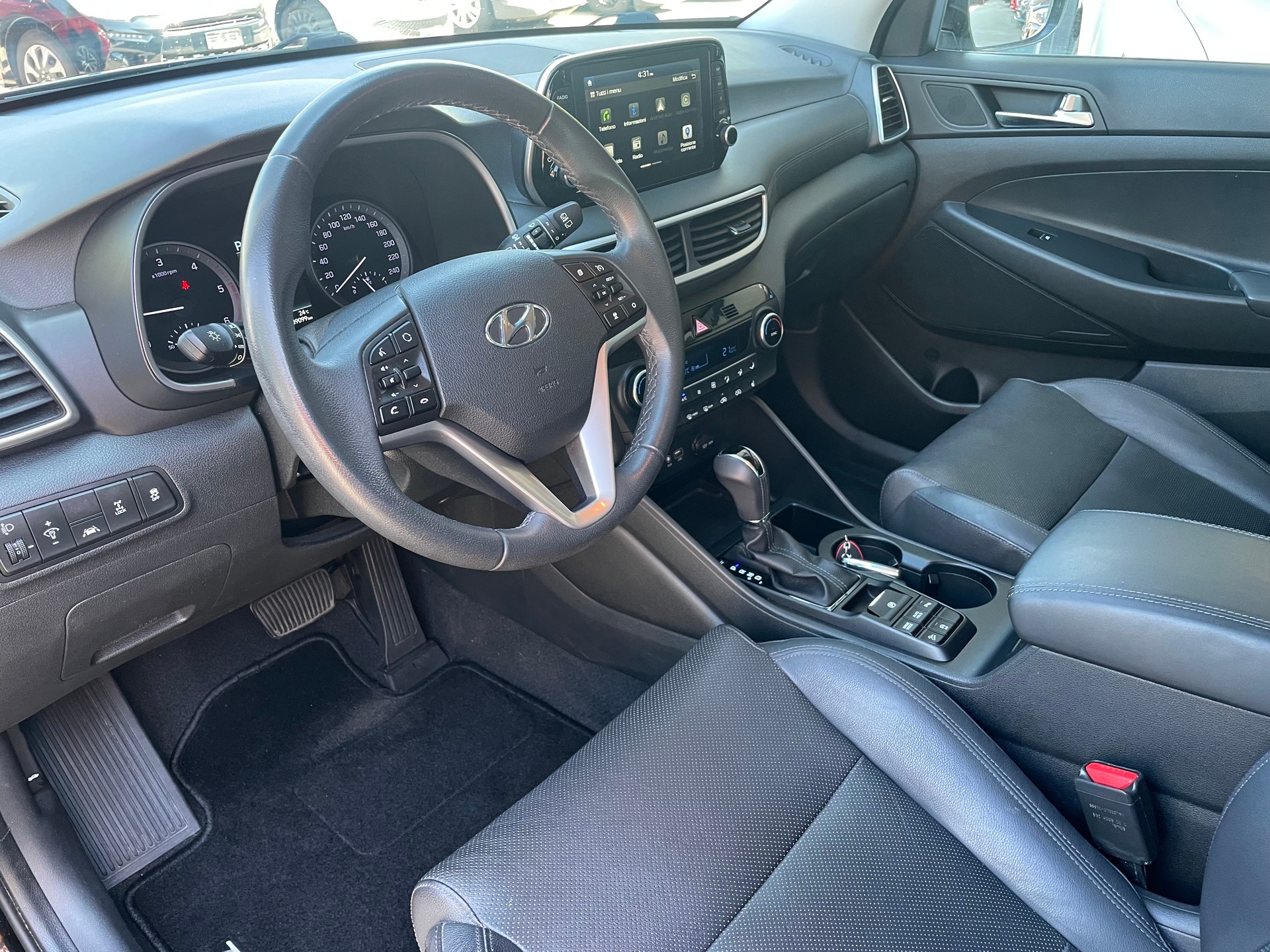 HYUNDAI Tucson 1.6 CRDI Amplia Mild Hybrid 4WD DCT-image-2