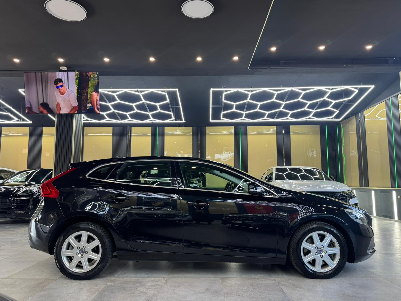 VOLVO V40 D3 Summum S/S-image-3