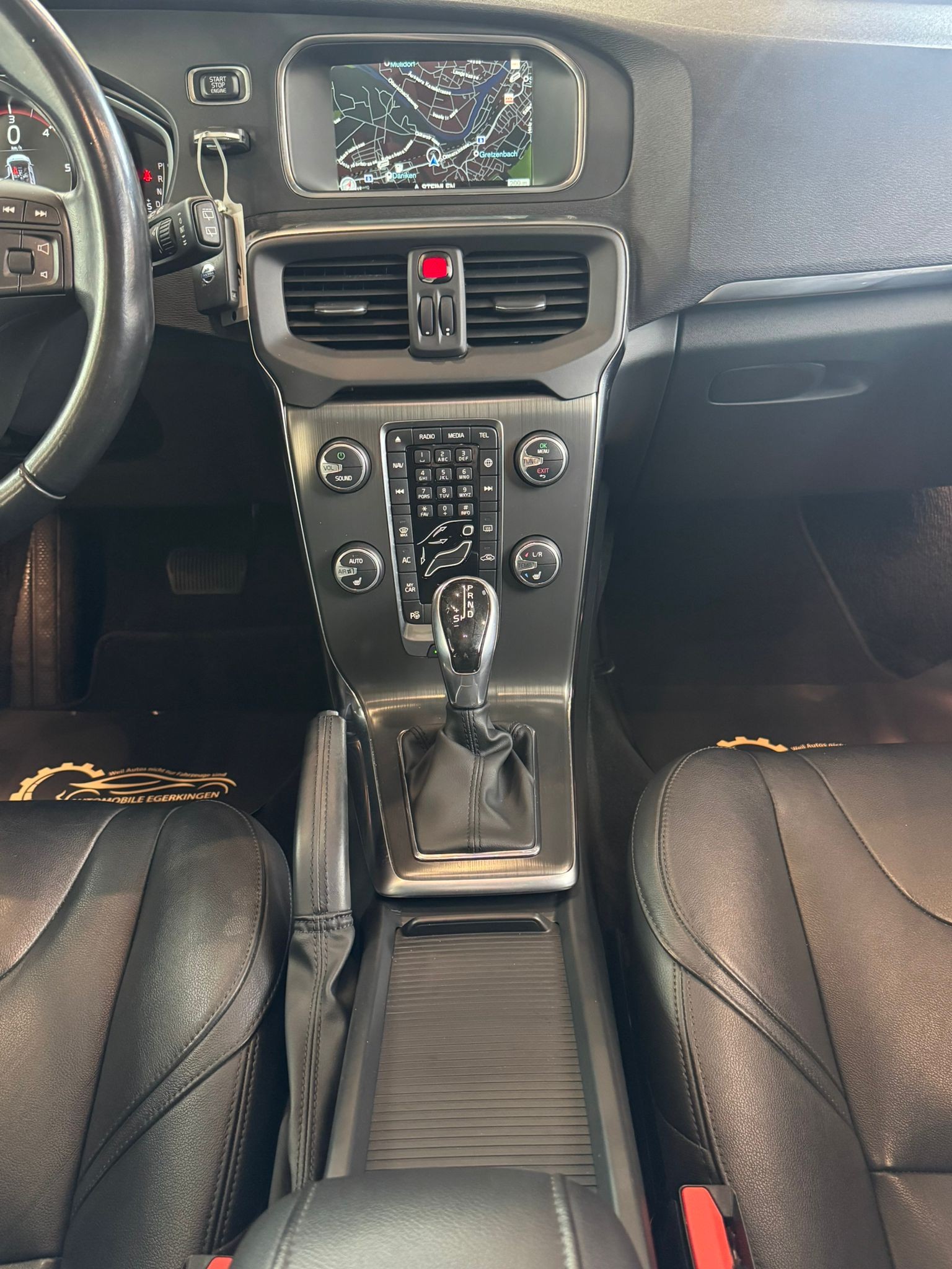 VOLVO V40 D3 Summum S/S-image-15