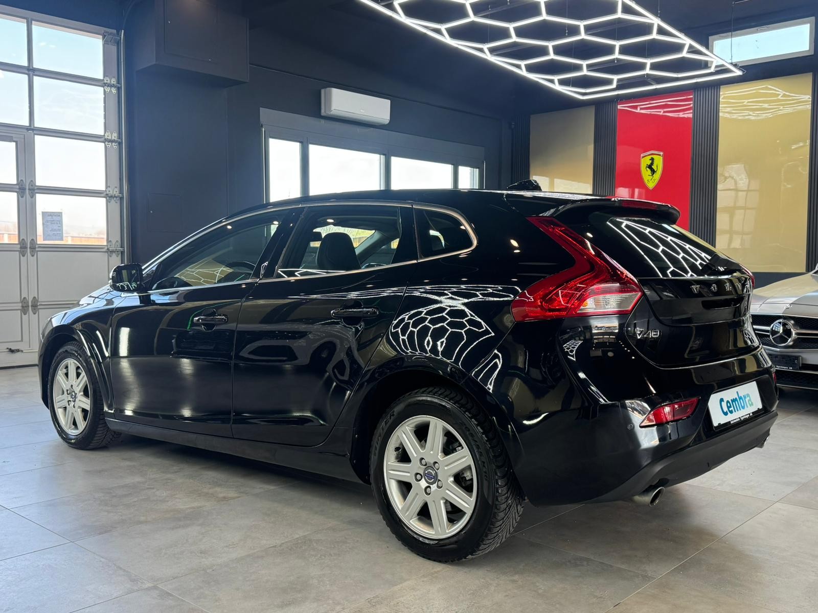 VOLVO V40 D3 Summum S/S-image-6