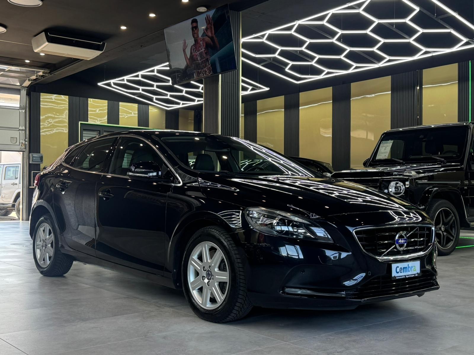 VOLVO V40 D3 Summum S/S-image-2