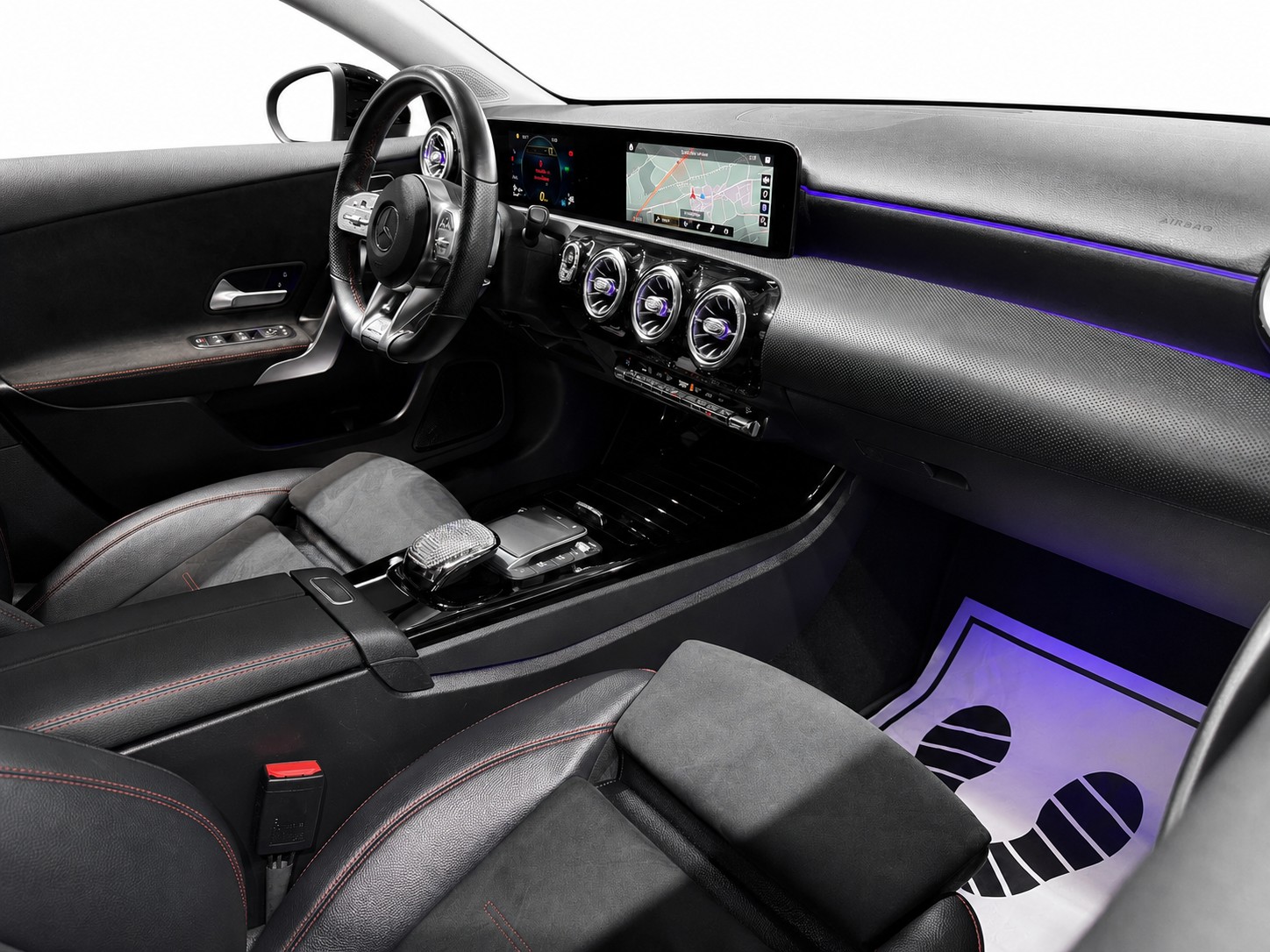 MERCEDES-BENZ A 200 d AMG Line 8G-DCT-image-9