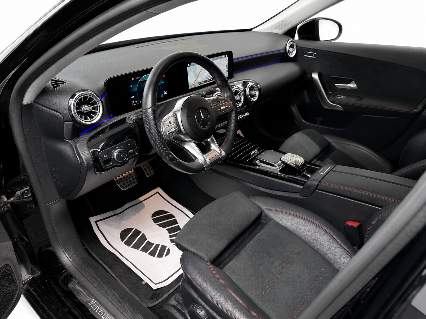 MERCEDES-BENZ A 200 d AMG Line 8G-DCT-image-8