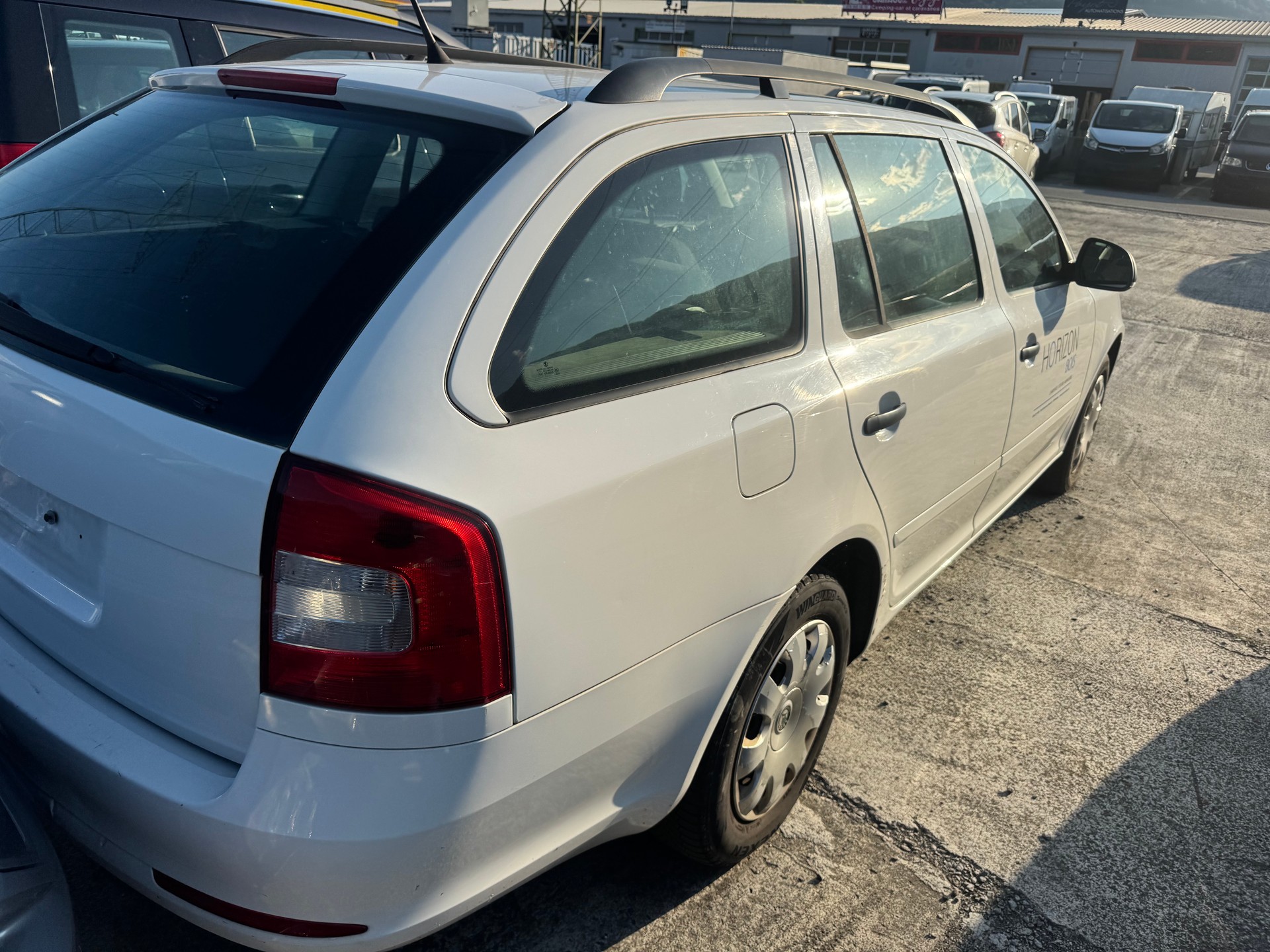 SKODA Octavia Combi 1.6 TDI Ambition-image-4