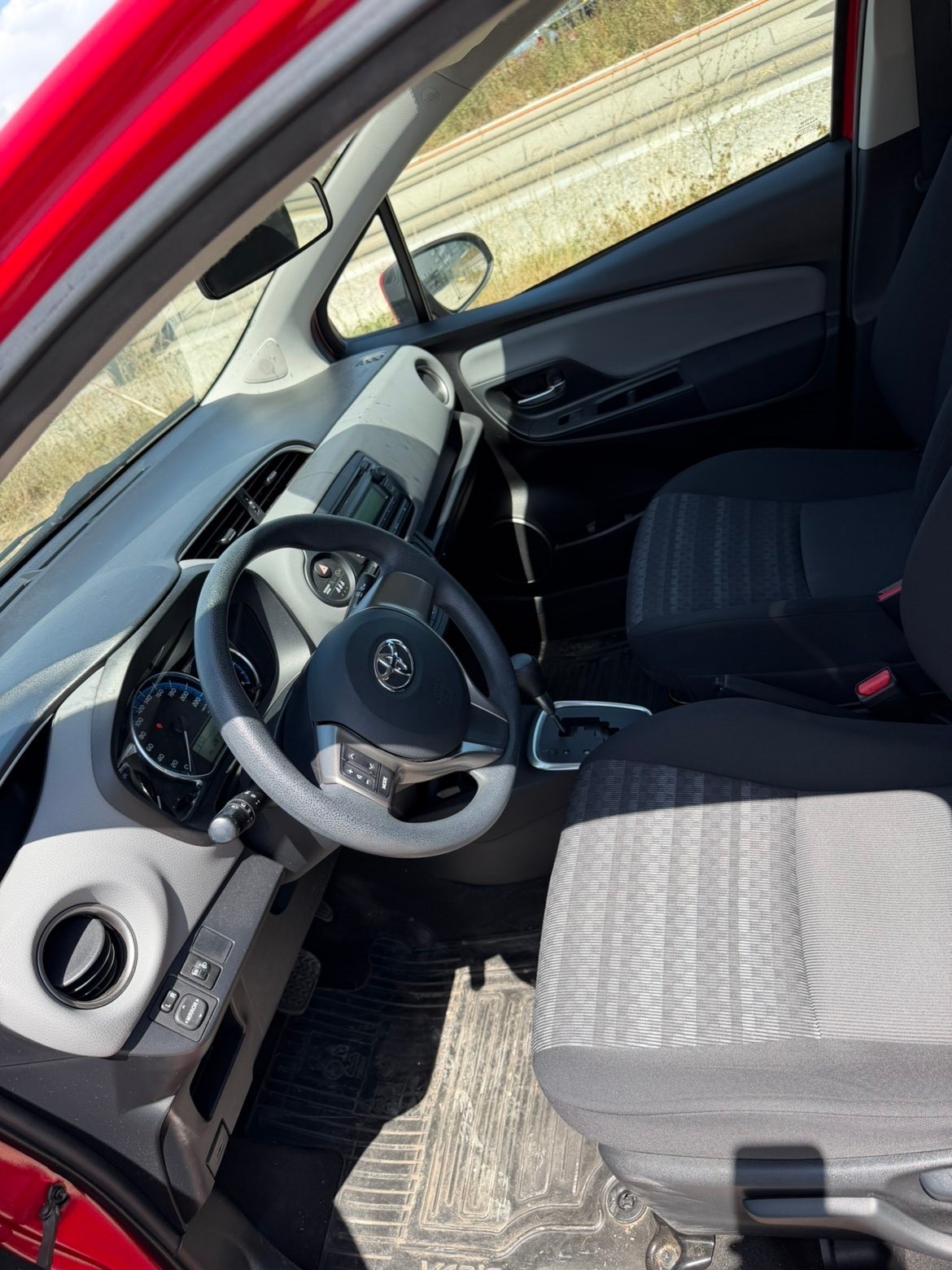 TOYOTA Yaris 1.5 VVT-i Hybrid Sol Premium e-CVT-image-4