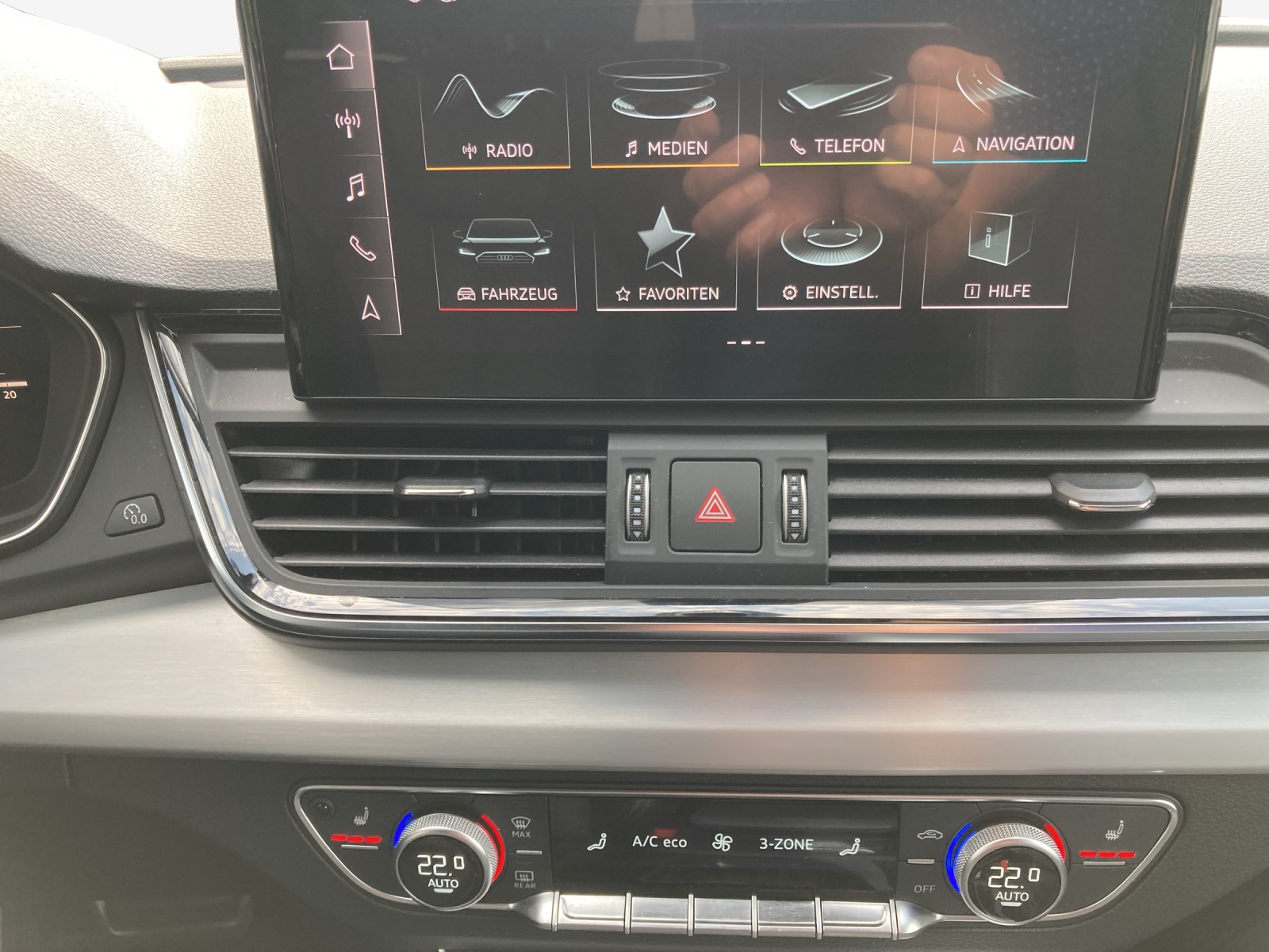 AUDI Q5 45 TFSI S-line quattro S-tronic-image-10