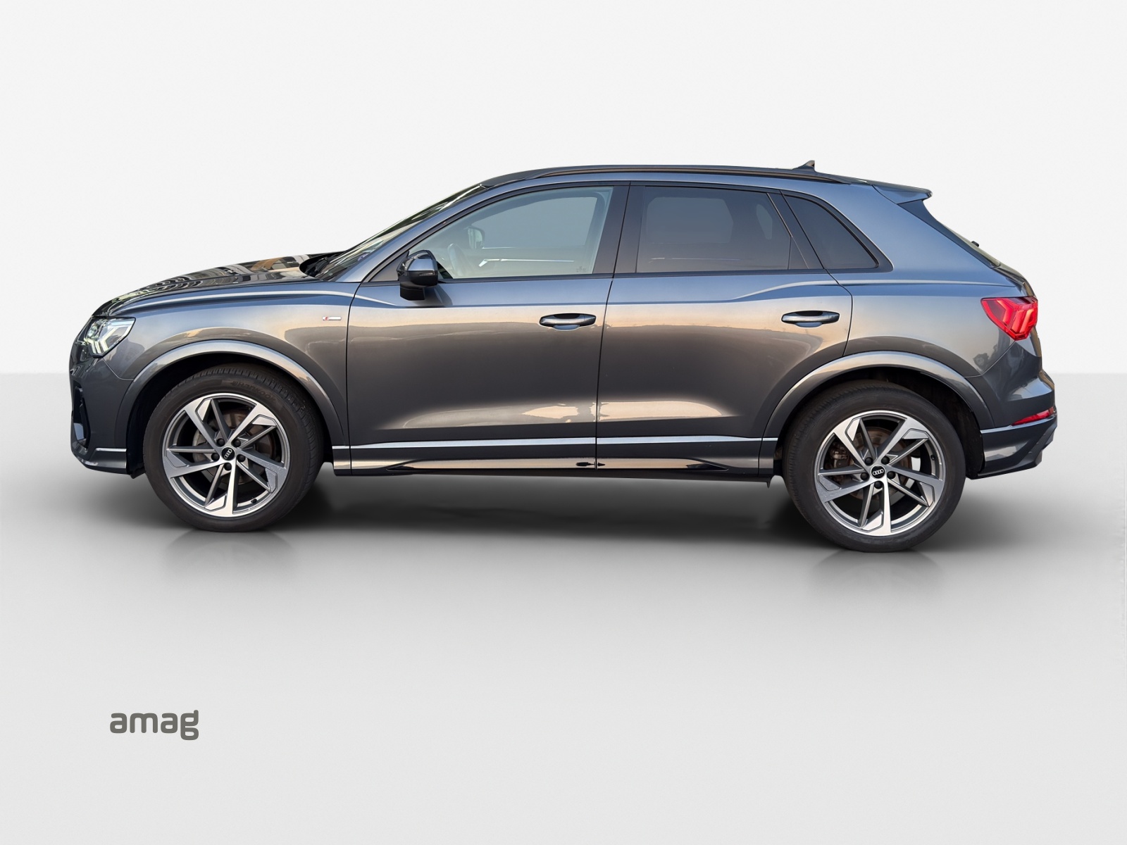 AUDI Q3 35 TFSI S line Attraction S-tronic-image-1