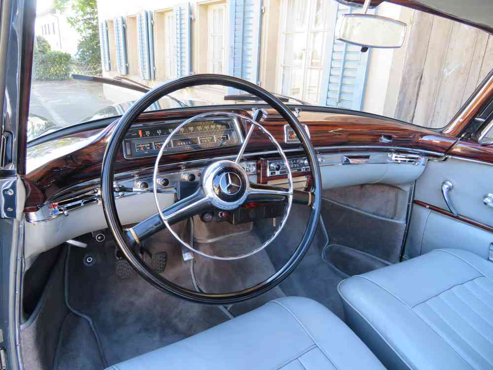 MERCEDES-BENZ 220 S-image-10