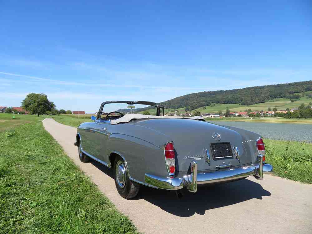 MERCEDES-BENZ 220 S-image-1