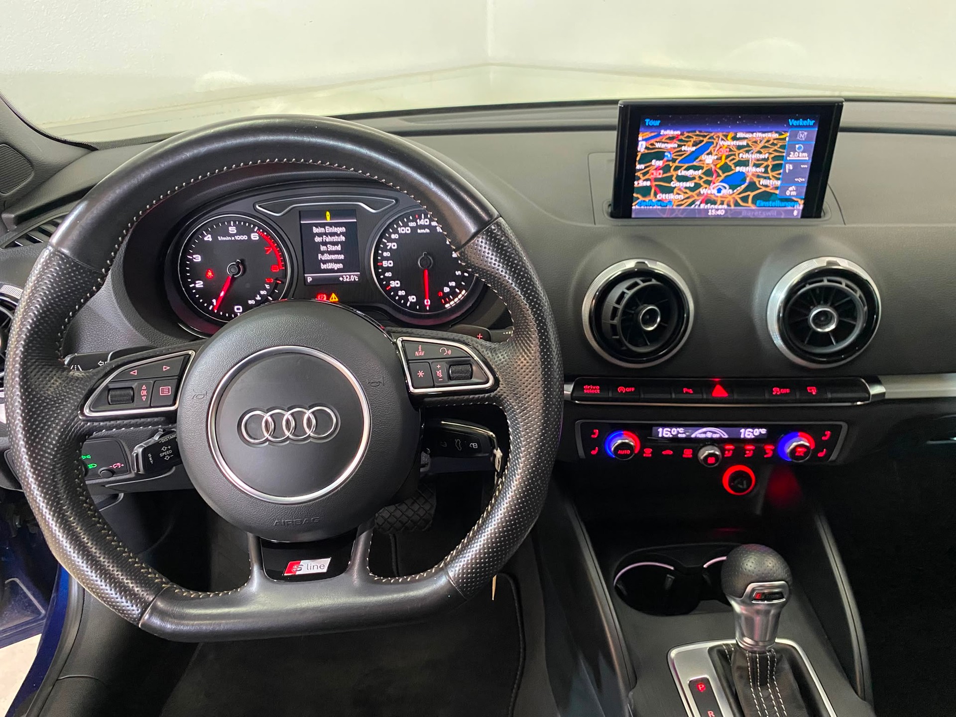 AUDI A3 Cabriolet 1.8 TFSI S-Line Ambition quattro S-tronic-image-12