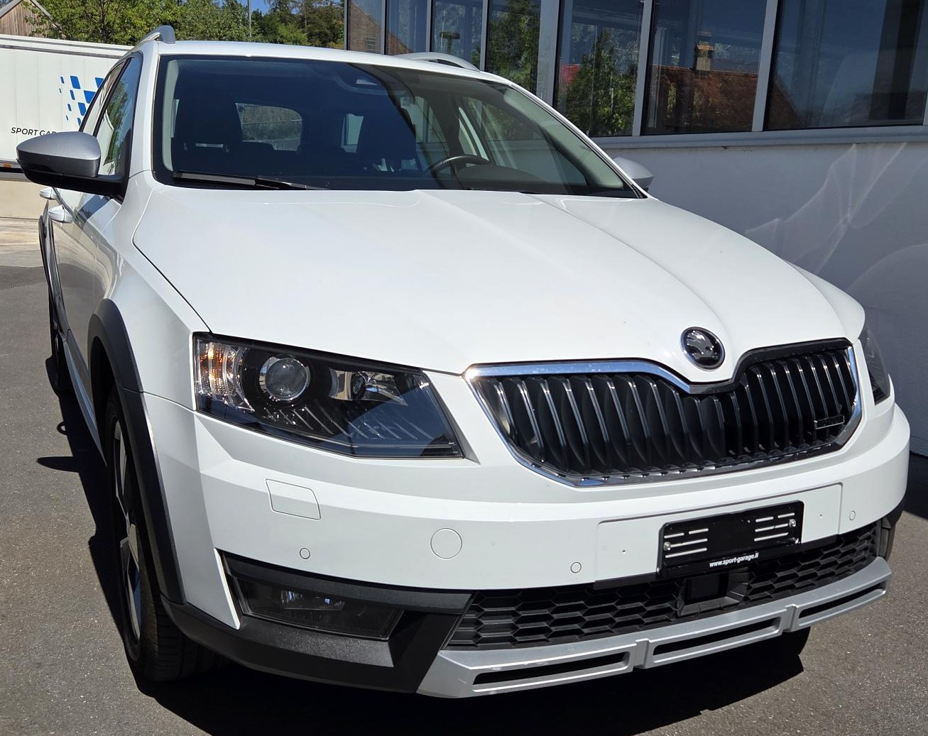 SKODA Octavia Combi 1.8 TSI Scout 4x4 DSG-image-1