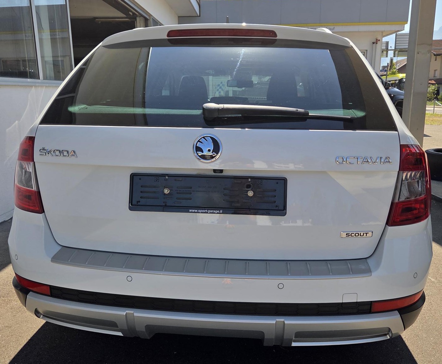 SKODA Octavia Combi 1.8 TSI Scout 4x4 DSG-image-3