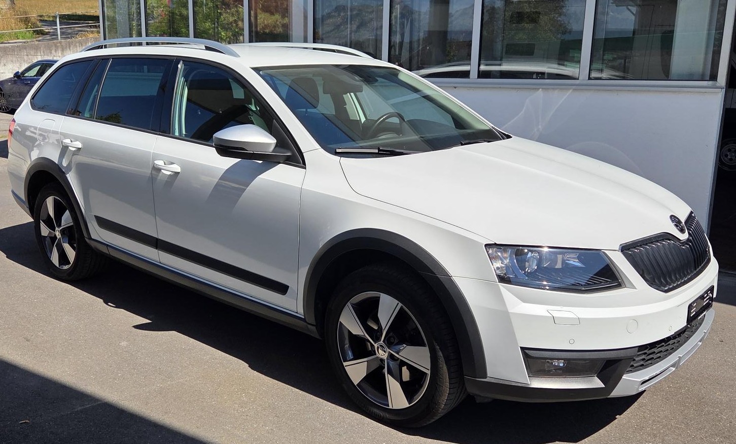 SKODA Octavia Combi 1.8 TSI Scout 4x4 DSG-image-0